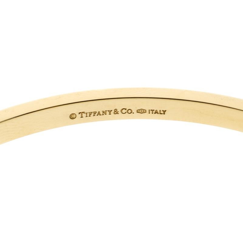 Tiffany & Co. 18 Karat Gelbgold schmales Logo-Armreif 1