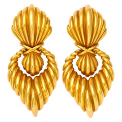 Tiffany & Co. Long Door Knocker Fluted Gold Ear Clips