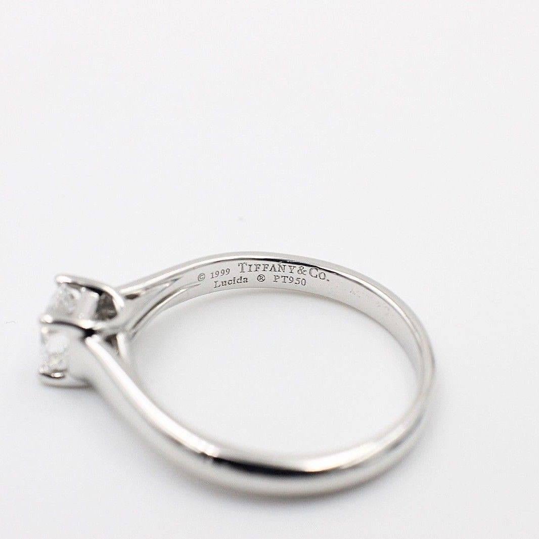 Tiffany & Co. Bague de fiançailles Lucida en platine avec diamants de 0,46 carat E VVS1, boîte et certificat Pour femmes en vente