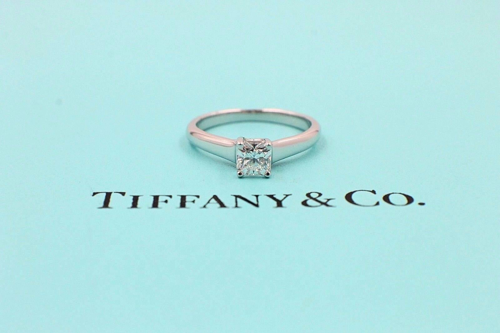 Tiffany & Co. Lucida 0.46 ct E VVS1 Diamond Platinum Engagement Ring Box & Cert In Excellent Condition For Sale In San Diego, CA