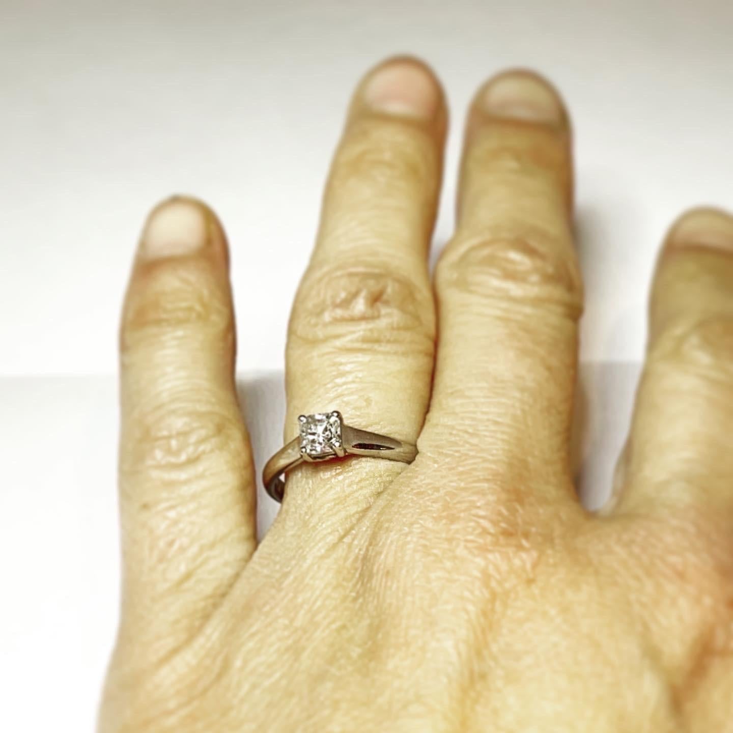 Tiffany & Co 'Lucida' 0.48 Carat Cut Diamond Platinum Bridal Engagement Ring In Good Condition In Pamplona, Navarra