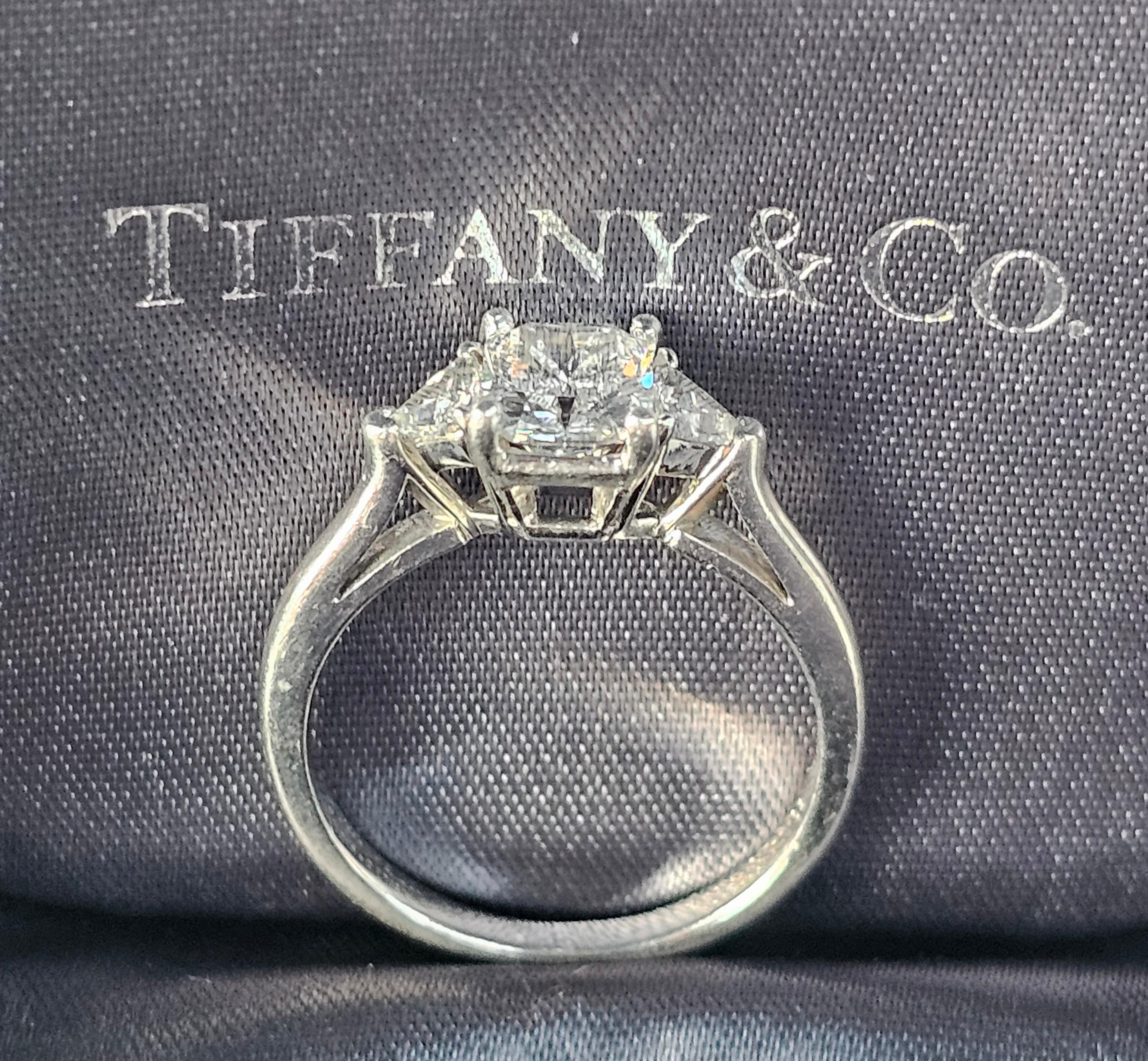 Tiffany & Co. Lucida 1.01ct Anillo de compromiso de diamantes Trilliant Lados Platino 6.5 en venta 6