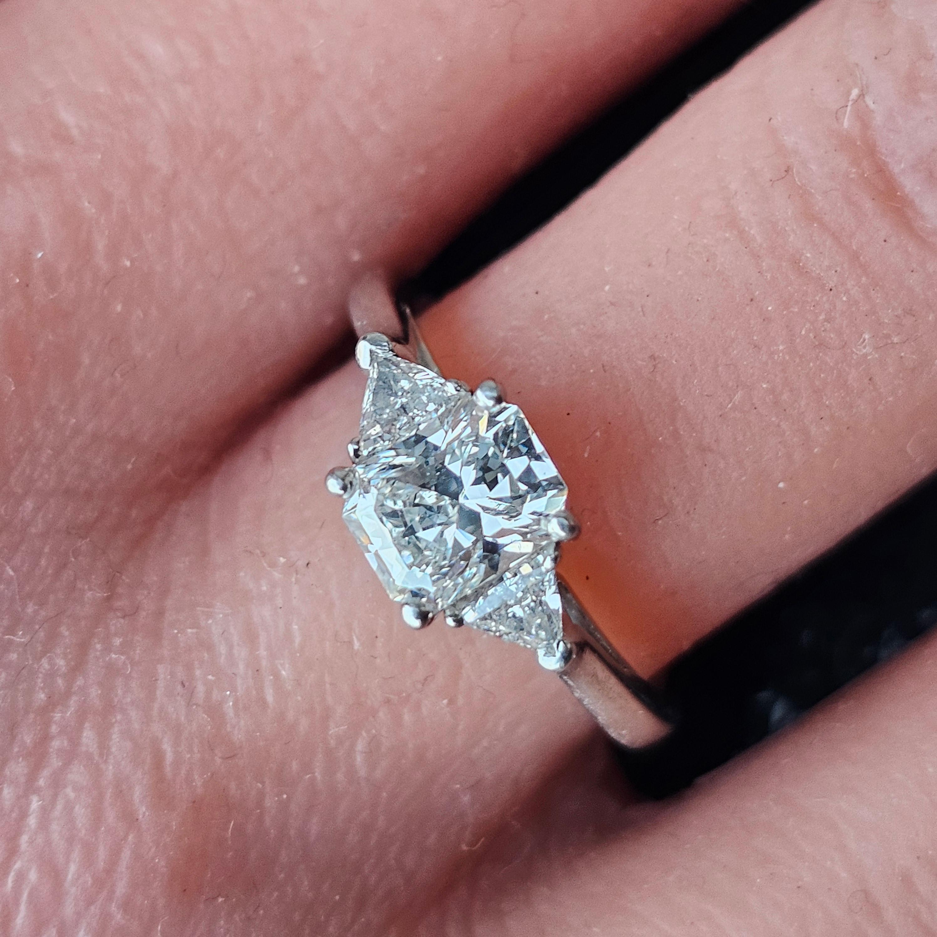 Tiffany & Co. Lucida 1.01ct Anillo de compromiso de diamantes Trilliant Lados Platino 6.5 en Bueno estado para la venta en Northbrook, IL