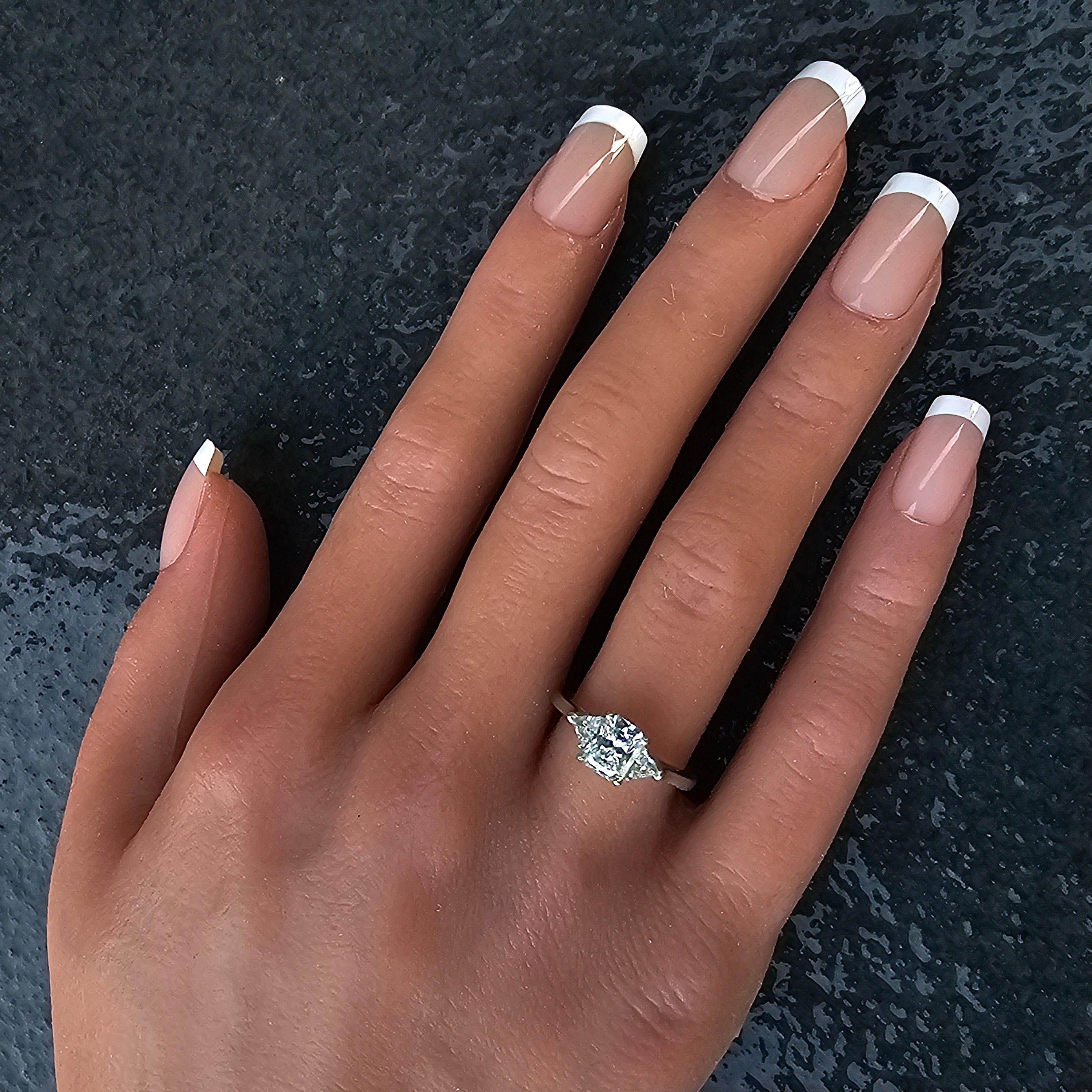 De las mujeres Tiffany & Co. Lucida 1.01ct Anillo de compromiso de diamantes Trilliant Lados Platino 6.5 en venta