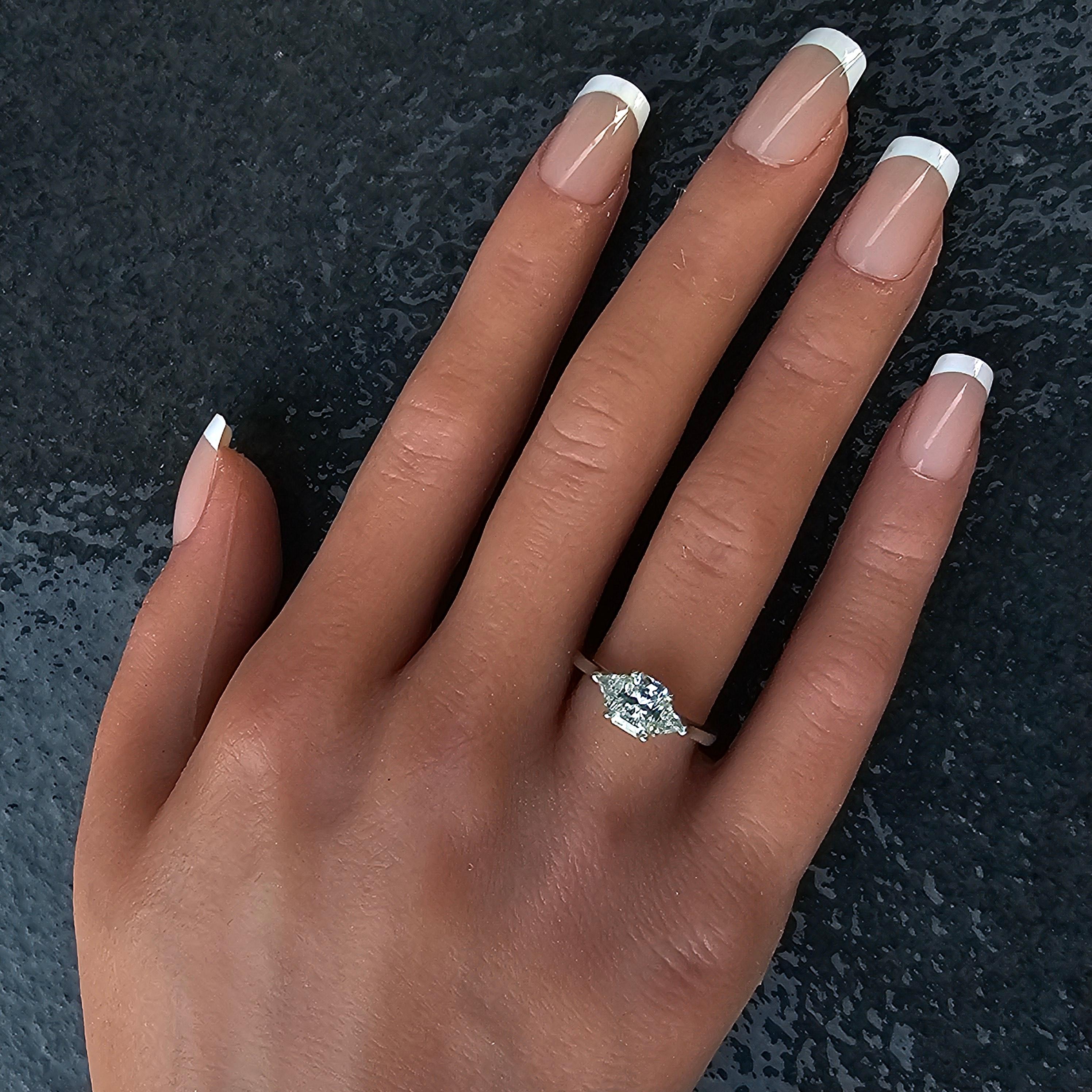 Tiffany & Co. Lucida 1.01ct Anillo de compromiso de diamantes Trilliant Lados Platino 6.5 en venta 1