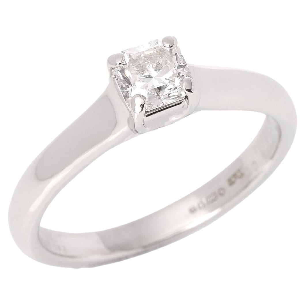 Tiffany & Co. Bague solitaire en diamant taille Lucida de 0,41 carat en vente