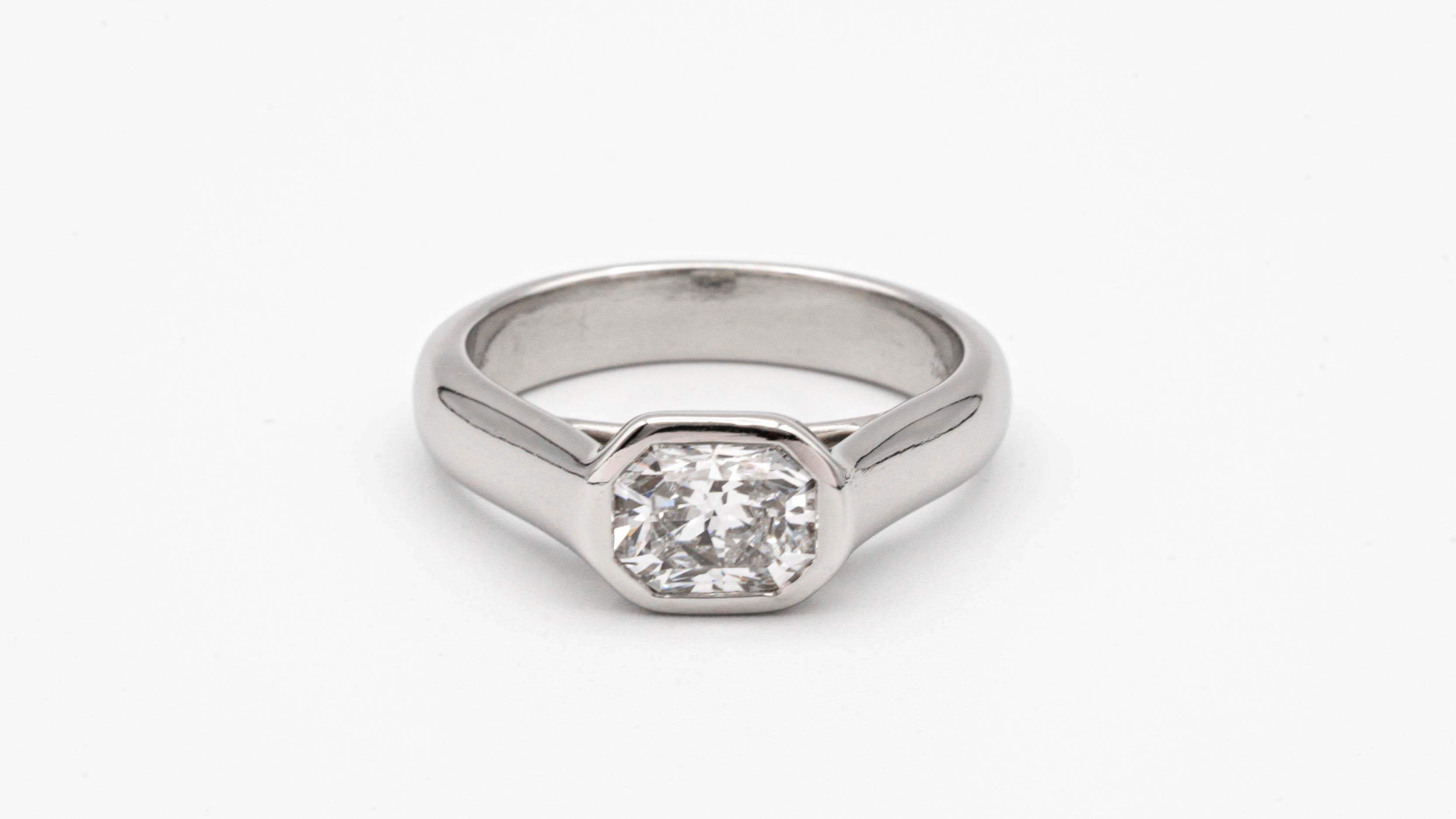 Tiffany & Co. diamond ring finely crafted in platinum with a 1.04 carat, EVVS2 clarity 