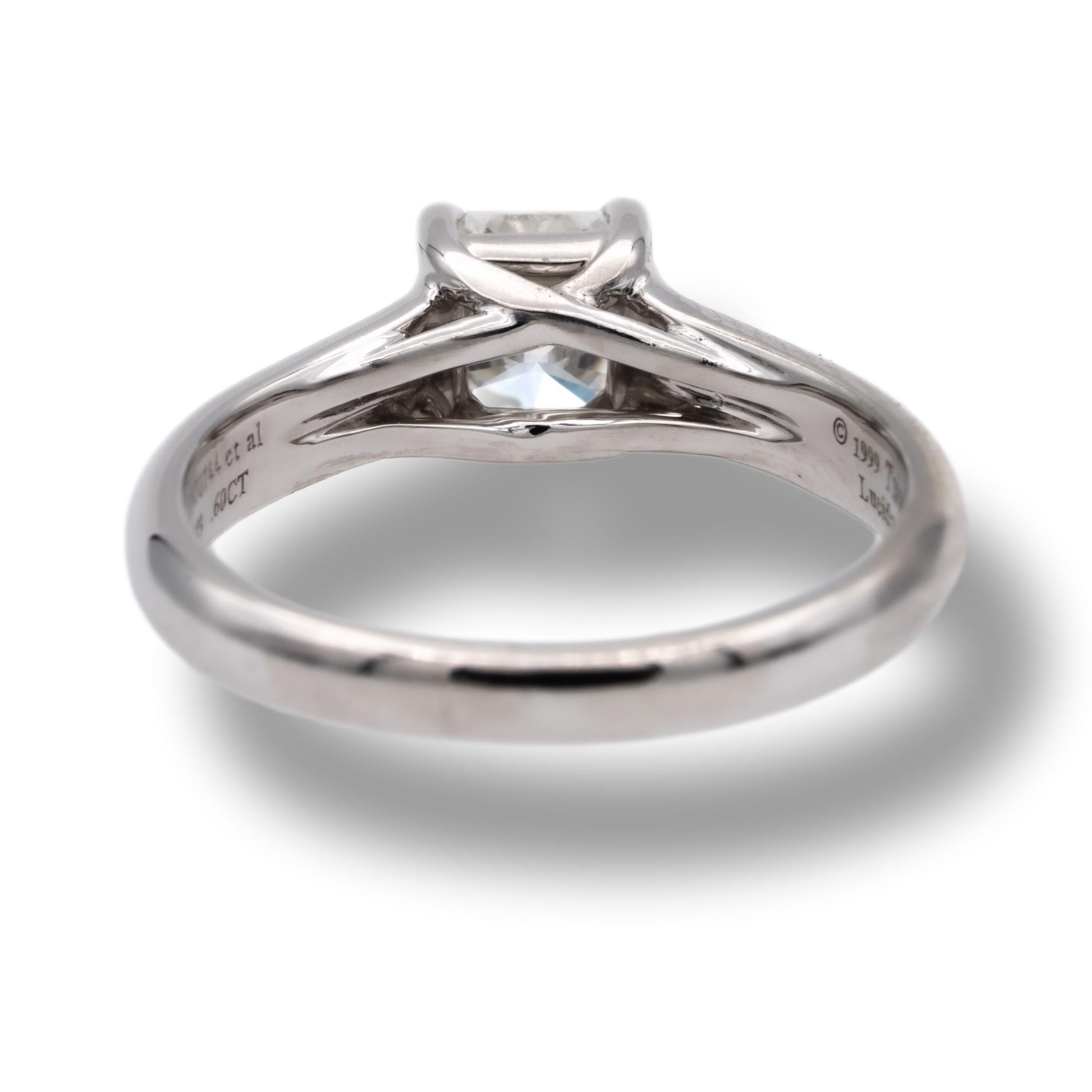 Contemporain Tiffany & Co. Bague de fiançailles Lucida diamant .60ct H VVS2 en platine en vente