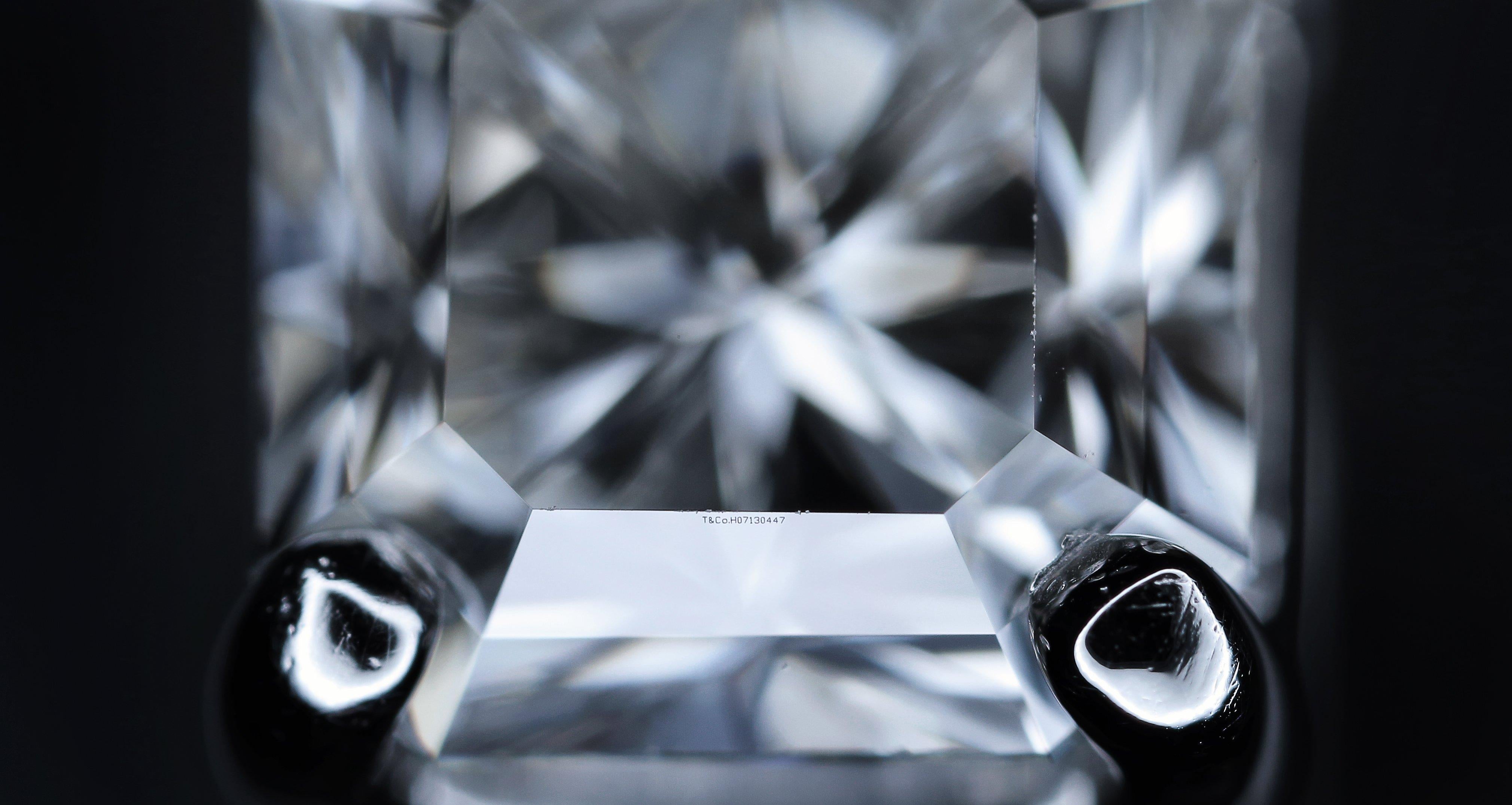 Tiffany & Co. Bague de fiançailles Lucida diamant .60ct H VVS2 en platine en vente 2