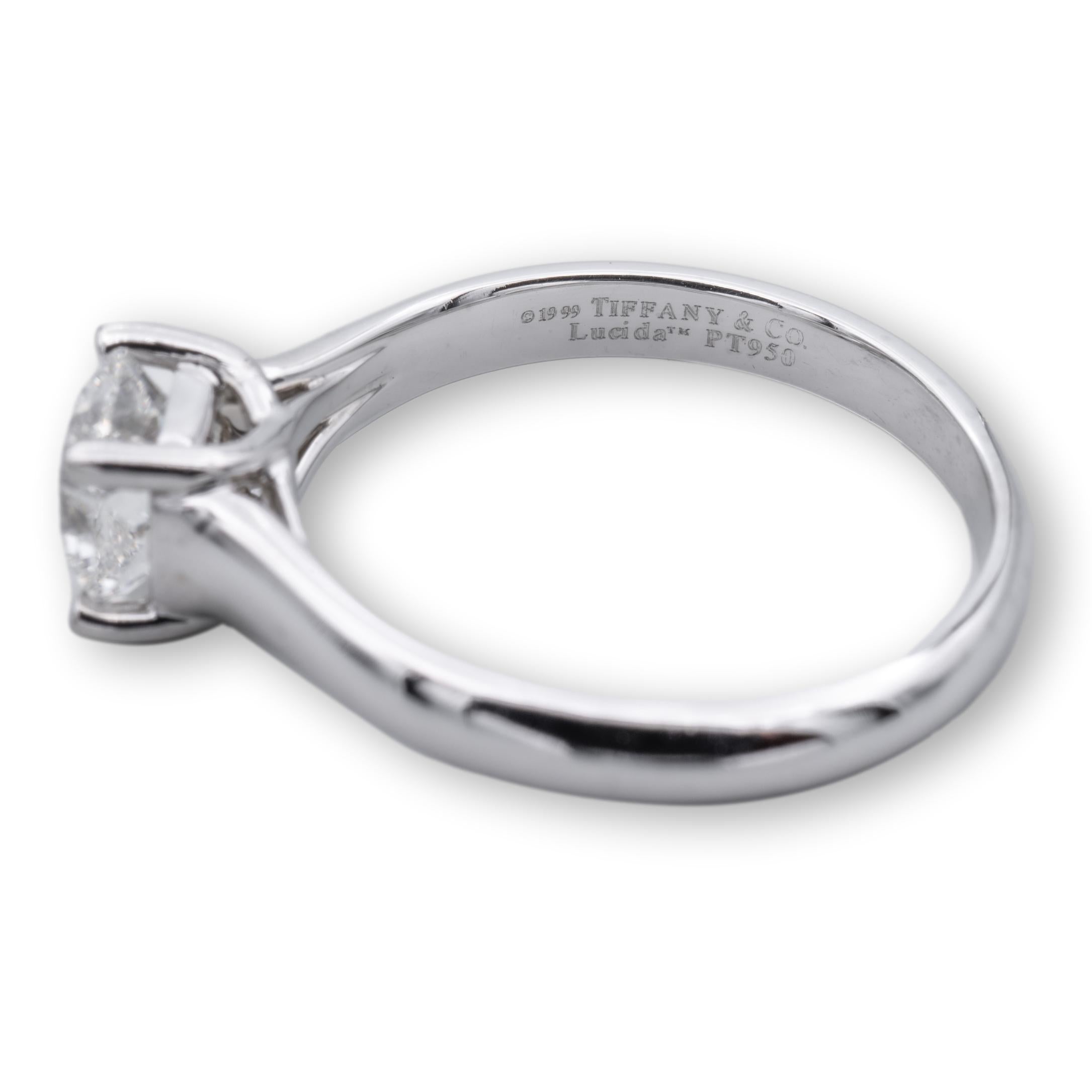 Contemporain Tiffany & Co. Bague de fiançailles Lucida diamant .87ct EVS2 en platine en vente
