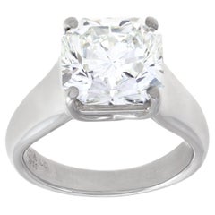 Tiffany
Co. "Lucida" diamond engagement ring set in Platinum 4.30 carats Tiffany
Co. "Lucida" diamond engagement ring set in Platinum 4.30 carats