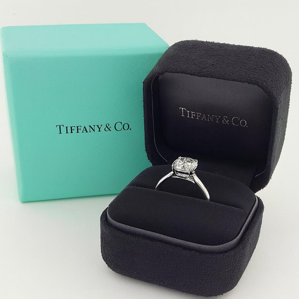 Tiffany & Co. Lucida Anillo de compromiso de diamantes en platino de 2,03 quilates

De la icónica Colección Lucida de Tiffany, este anillo de compromiso de platino lleva un diamante talla Lucida de 2,03 quilates, grabado con láser. El diamante es de