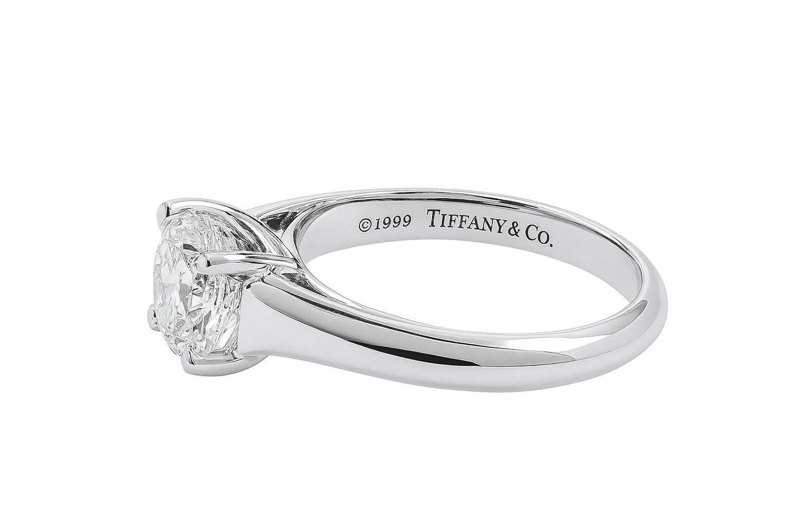 Tiffany & Co. Lucida Anillo de compromiso de diamantes en platino de 2,03 quilates Corte radiante en venta