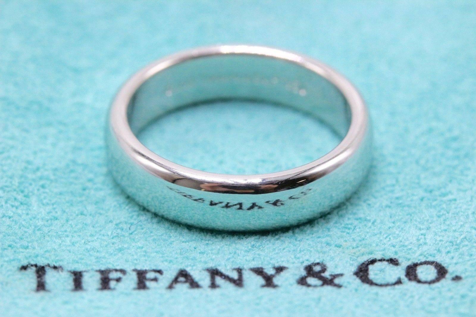 Tiffany & Co. Lucida Platinum Wedding Band Ring 4.5 MM In Excellent Condition For Sale In San Diego, CA