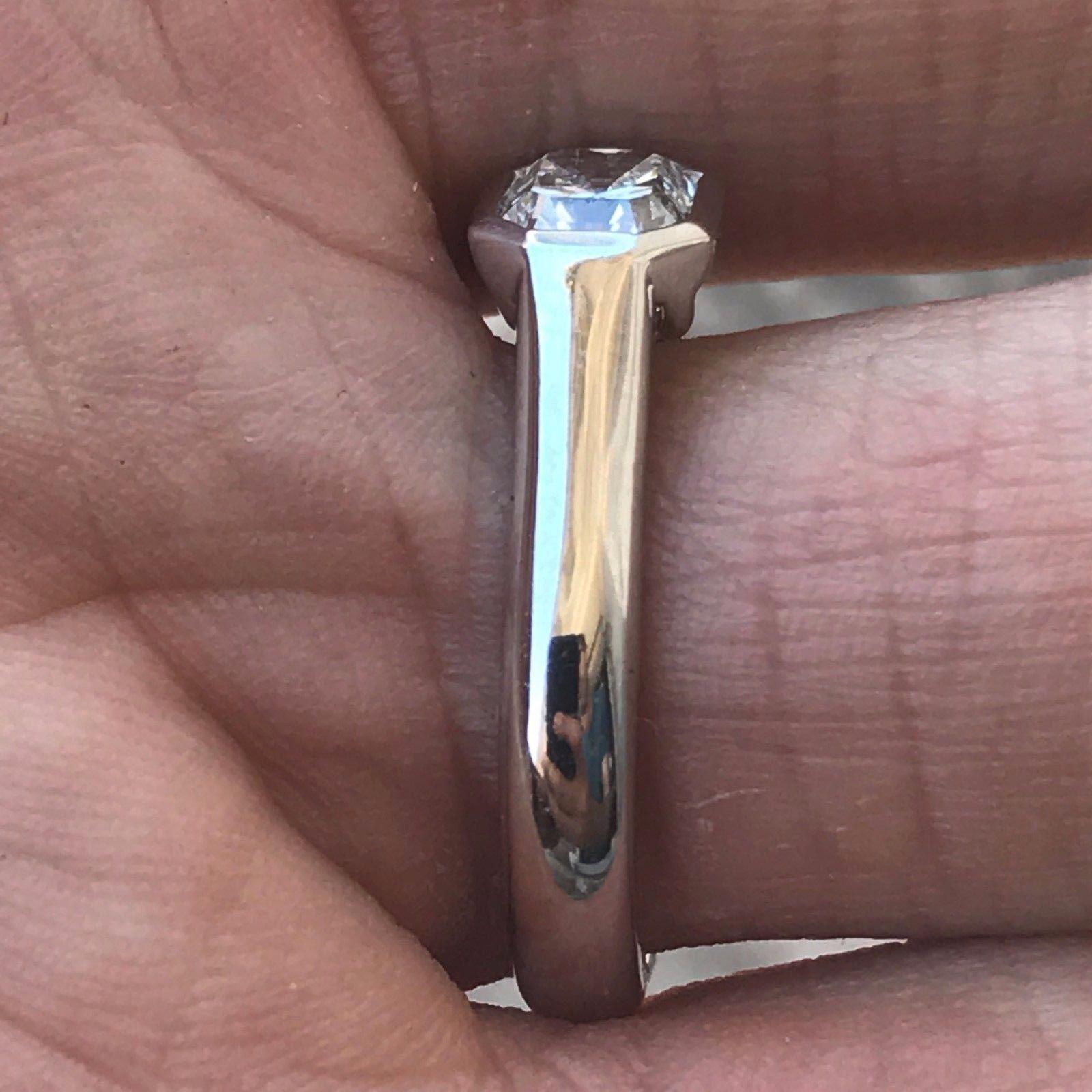 Taglio radiant Tiffany & Co. Anello di fidanzamento con castone in platino Lucida Radiant 0.92 F VVS2 Box Paper in vendita