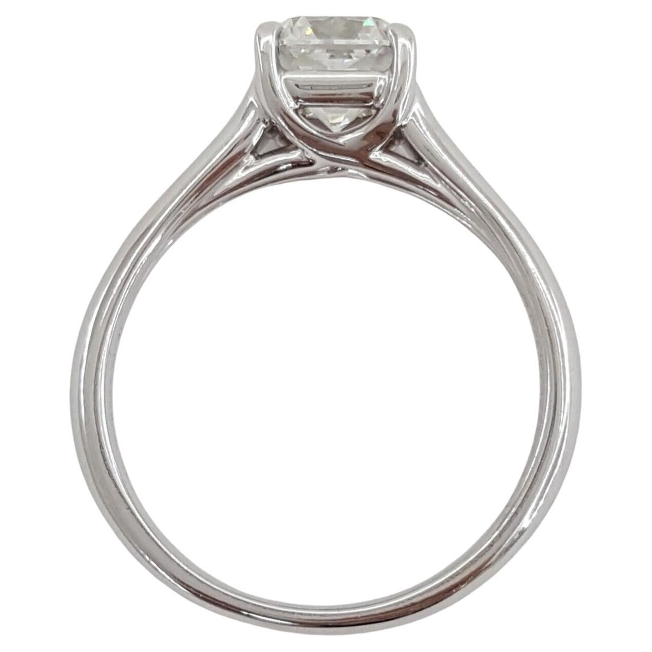 Tiffany & Co. Lucida Rechteckiger Diamant-Solitärring im Brillantschliff (Radiantschliff) im Angebot