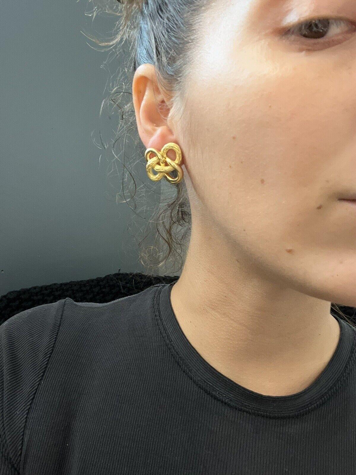 Tiffany & Co. Fabriquées en France, boucles d'oreilles en or jaune 18 carats, circa 1990 Excellent état - En vente à Beverly Hills, CA