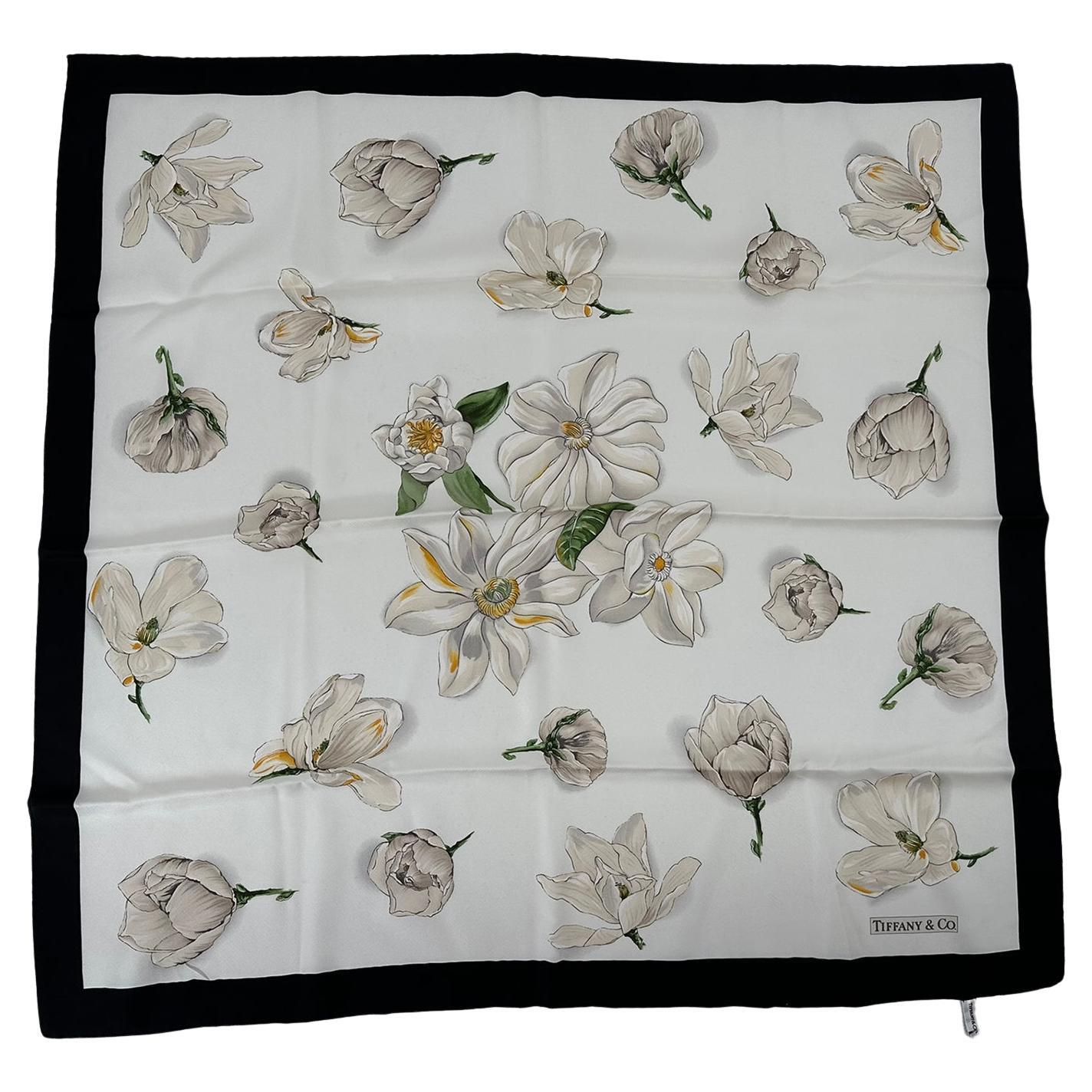 Tiffany & Co. Sciarpa di seta Magnolia Whiting con bordo nero 35" x 35" in vendita