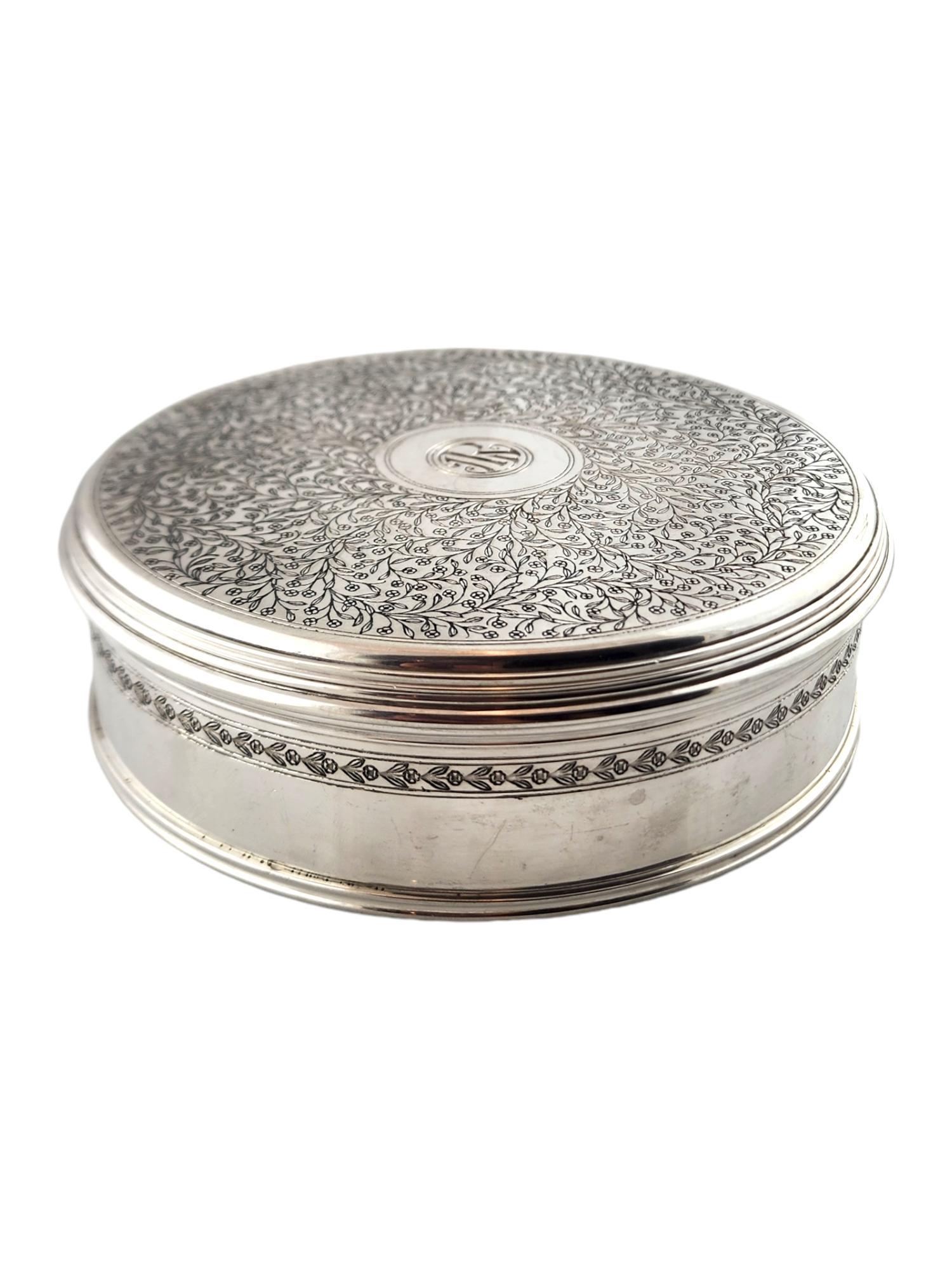 De las mujeres Tiffany & Co Makers Plata de ley 1921-22 Caja redonda floral para tocador #18479 en venta
