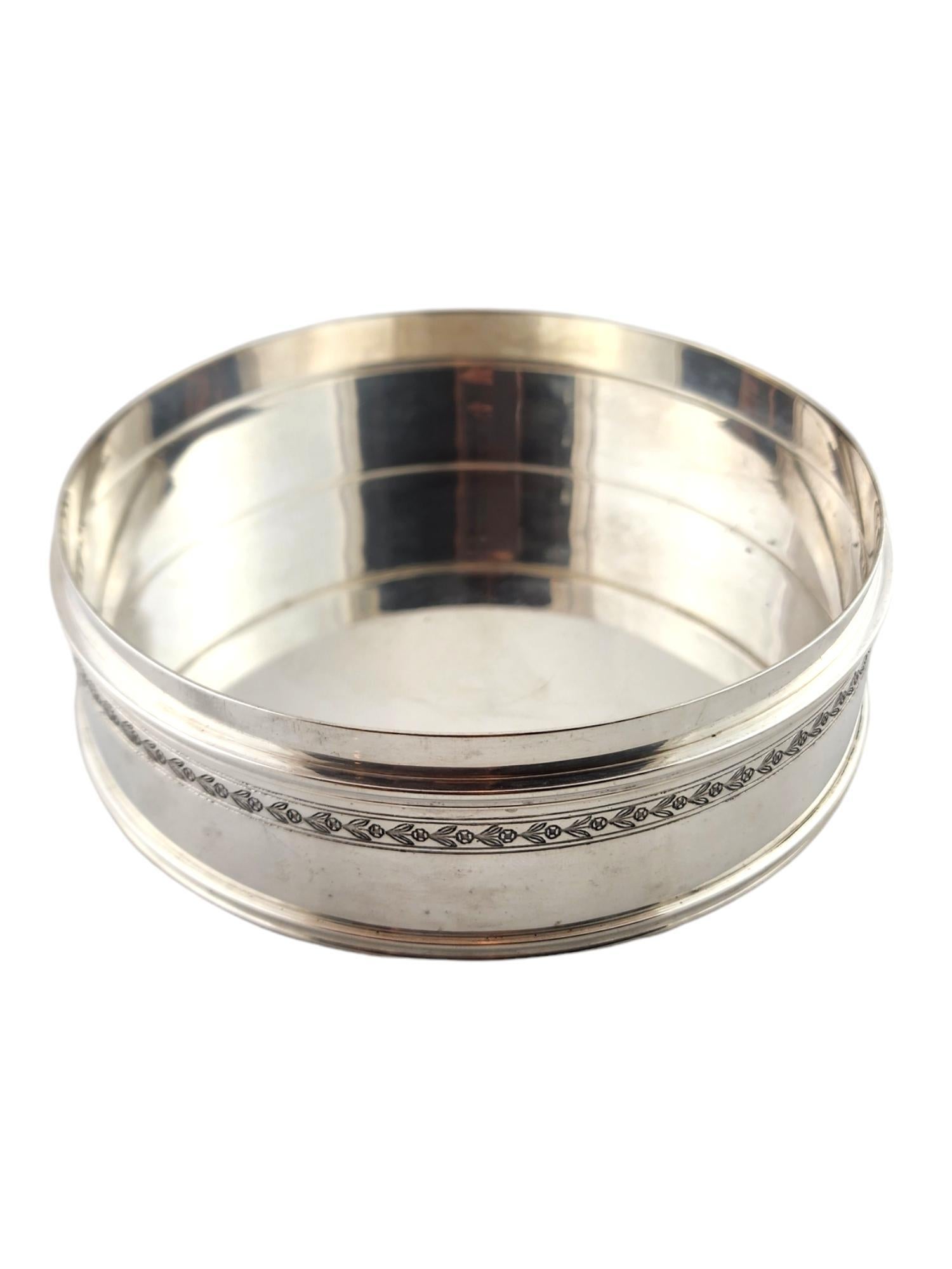 Tiffany & Co Makers Plata de ley 1921-22 Caja redonda floral para tocador #18479 en venta 1