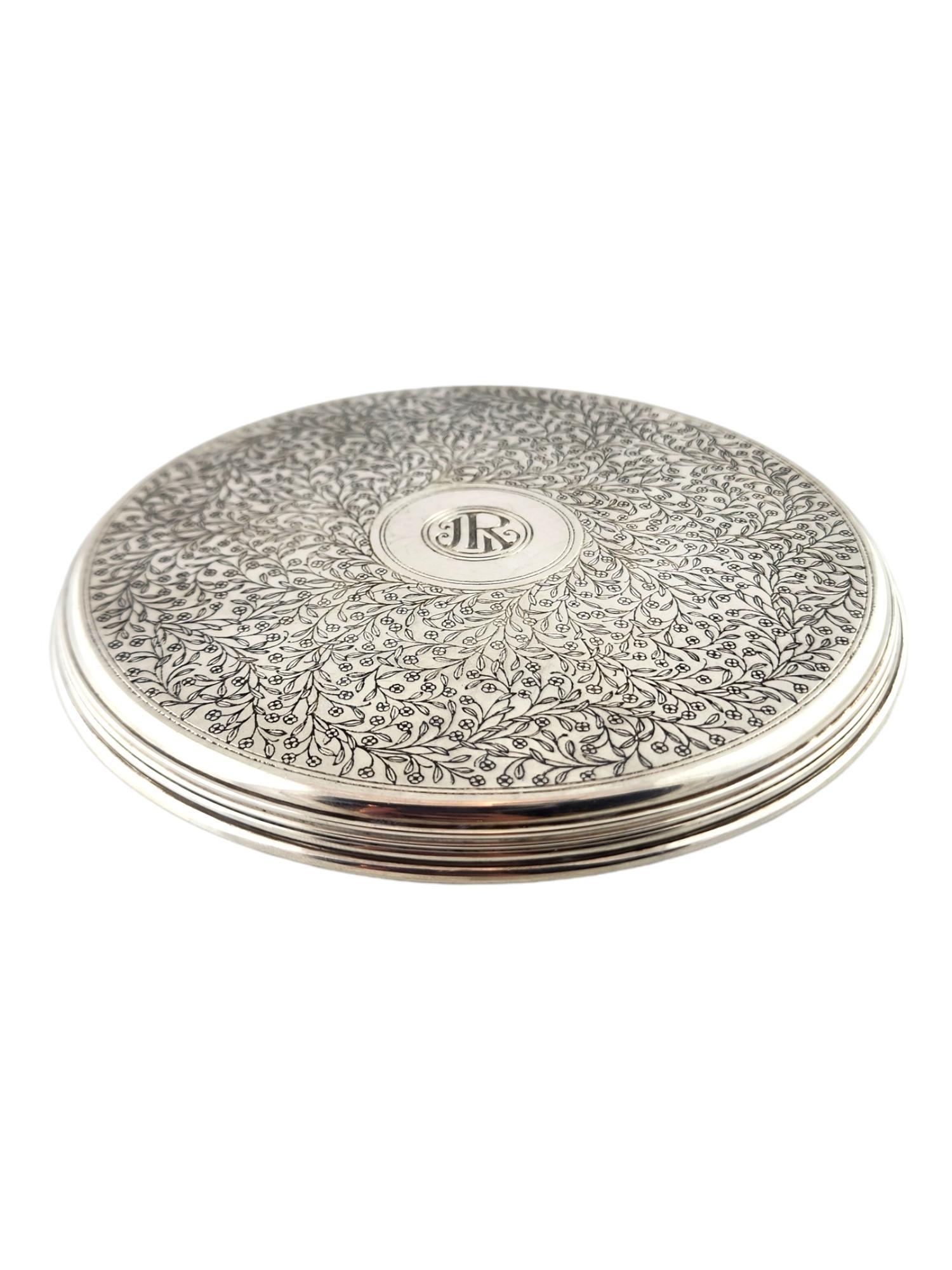 Tiffany & Co Makers Plata de ley 1921-22 Caja redonda floral para tocador #18479 en venta 2