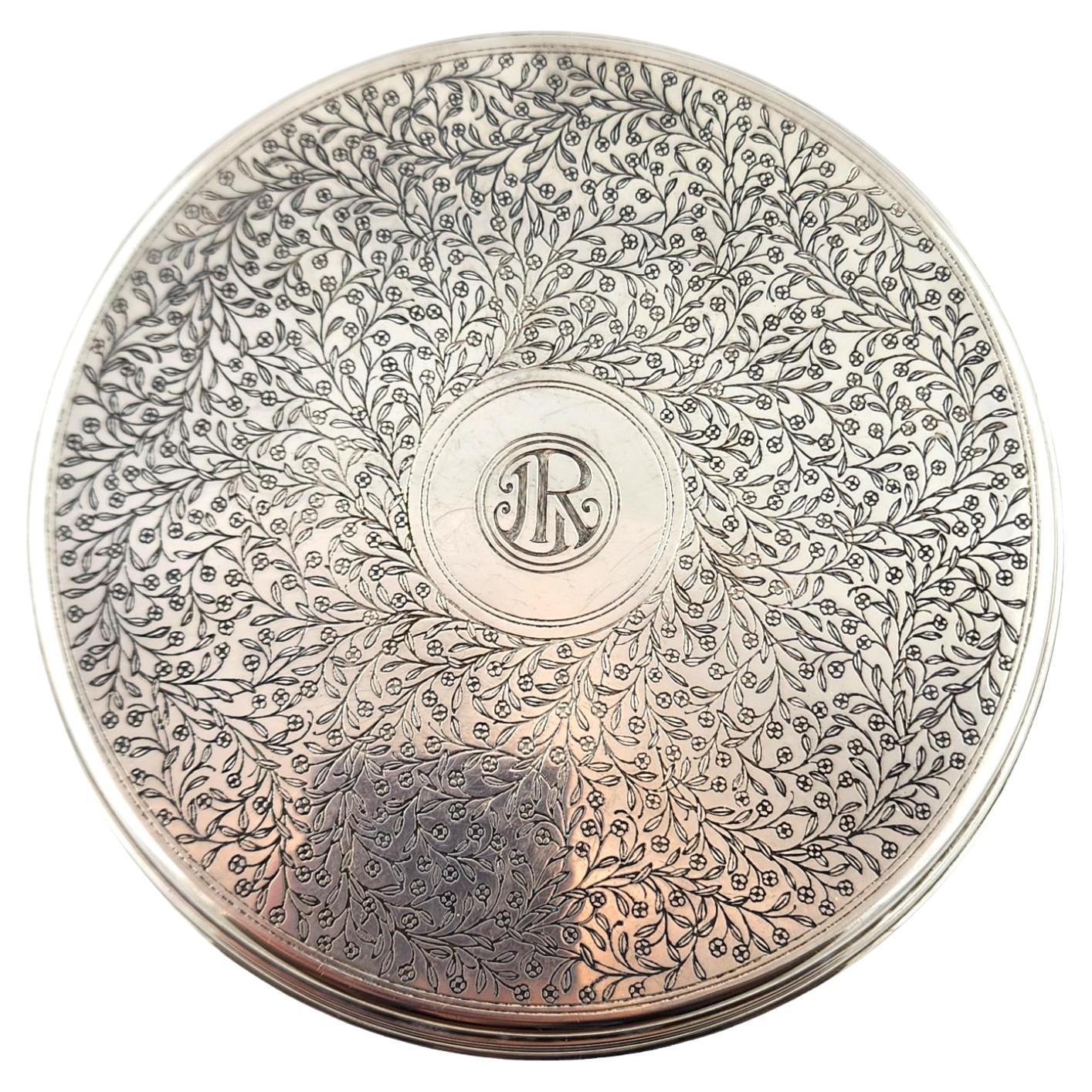 Tiffany & Co Makers Plata de ley 1921-22 Caja redonda floral para tocador #18479 en venta