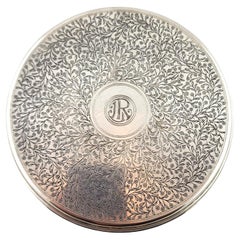 Boîte de commode ronde à fleurs 1921-22 en argent sterling Tiffany & Co Makers n° 18479