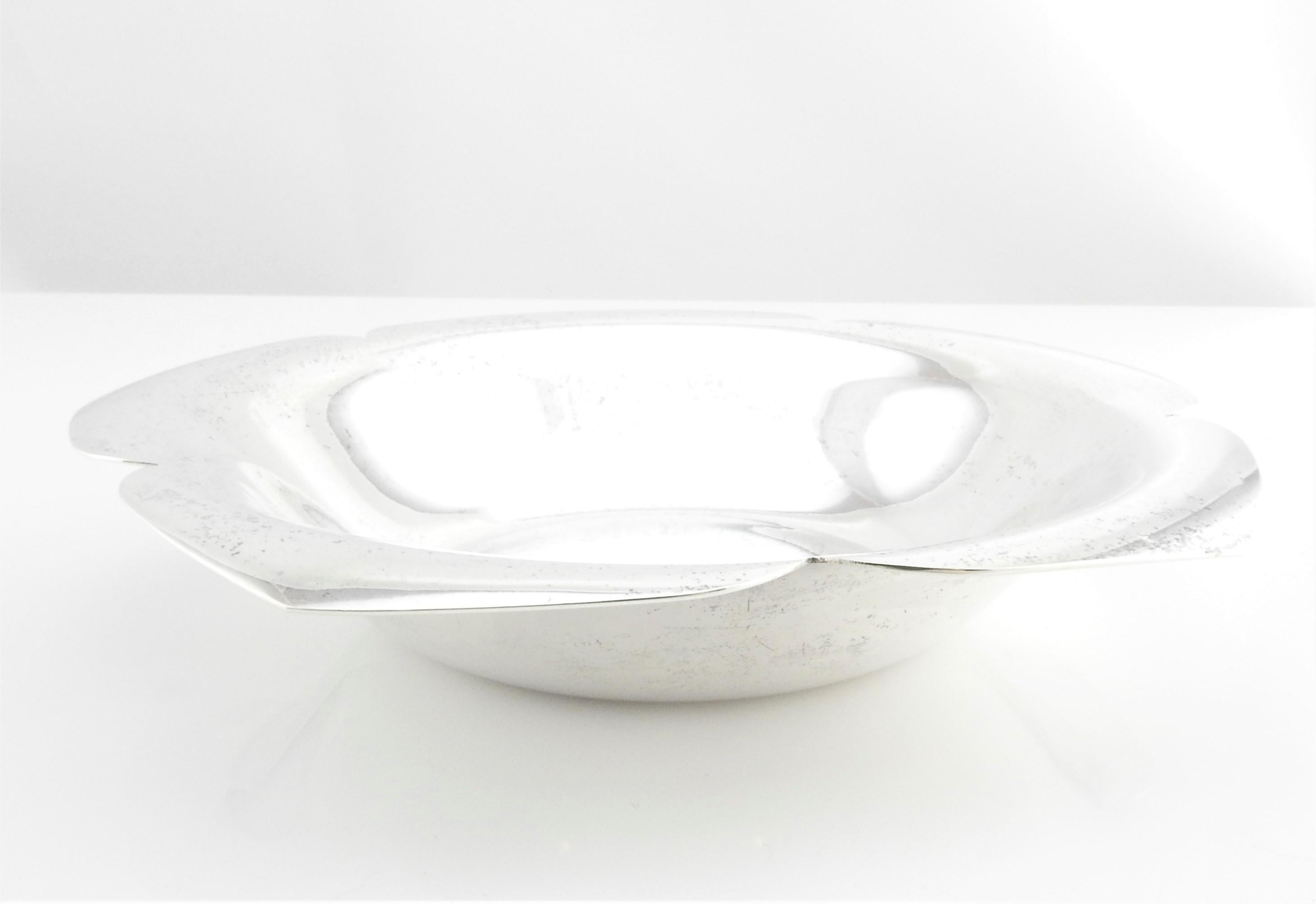 Tiffany & Co Makers Sterling Silver 23458 Lotus Flower Bowl

This is a beautiful vintage Tiffany & Co sterling silver lotus flower bowl. 

Measurements: Measures 5 1/4 inches across.  

Weight:  118.1 g / 75.9 dwt   

Condition:  In good condition