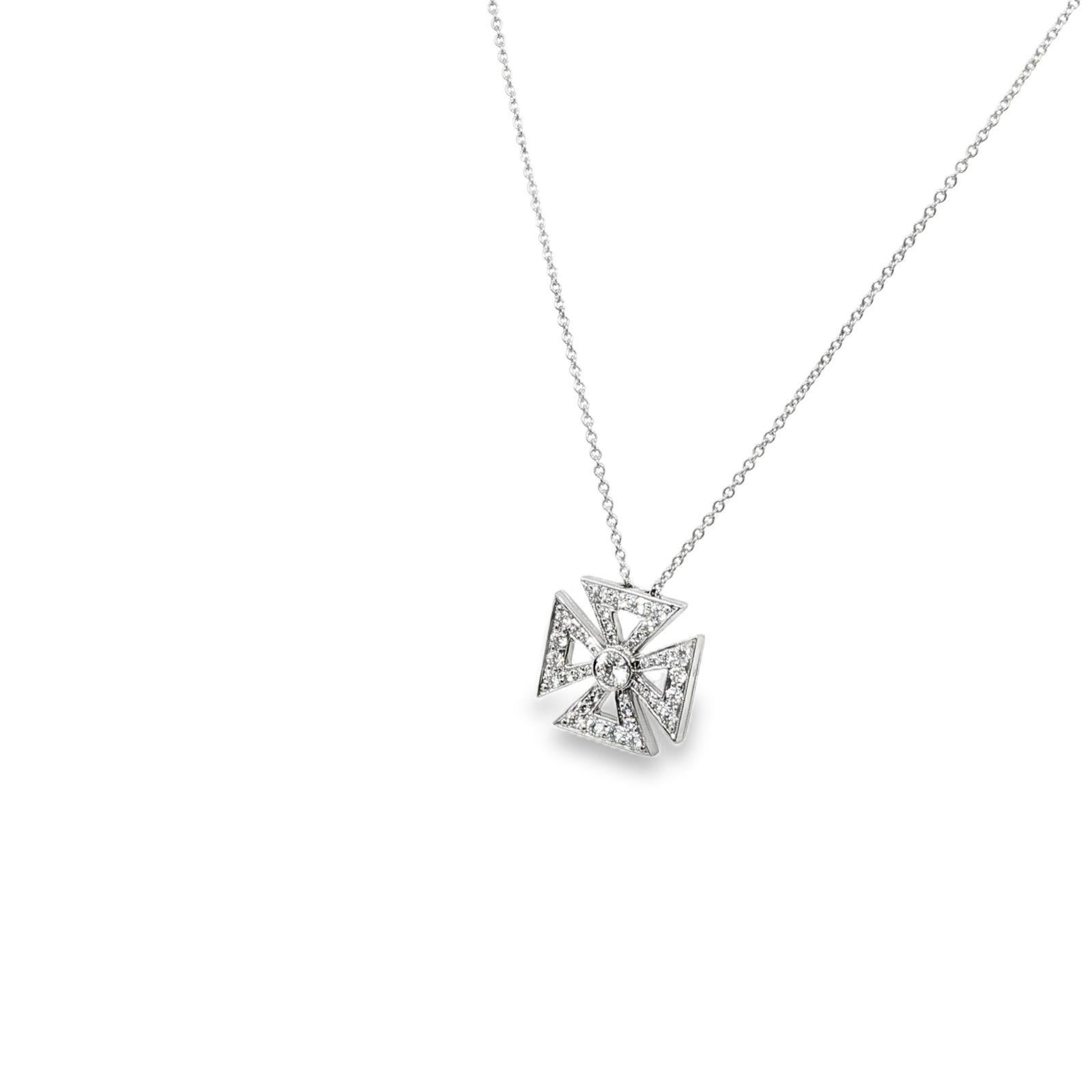 Moderno Tiffany & Co. Collana con ciondolo in platino con croce maltese e diamante in vendita