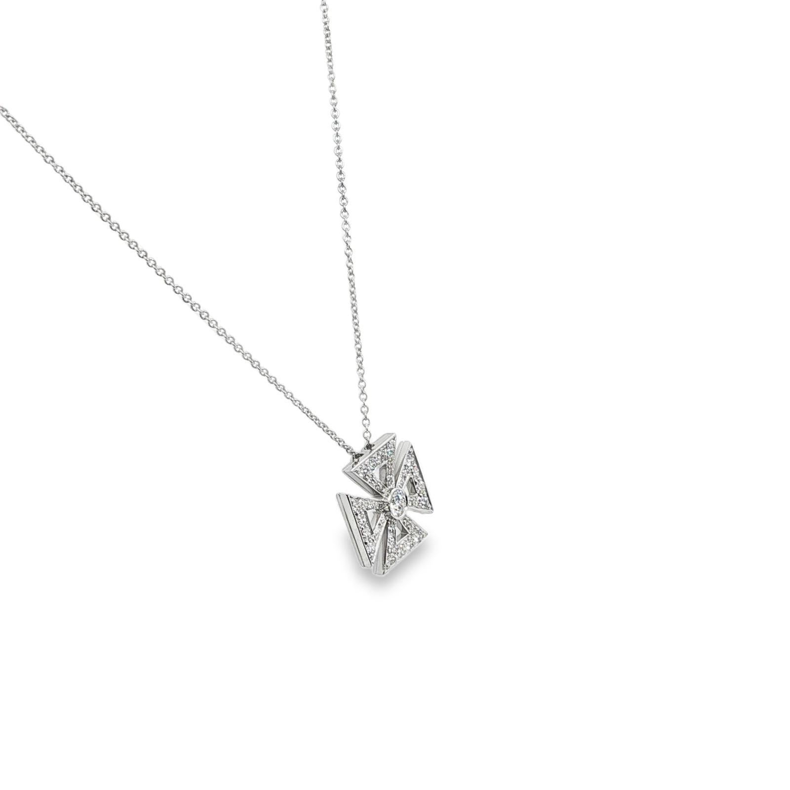 Taglio brillante Tiffany & Co. Collana con ciondolo in platino con croce maltese e diamante in vendita