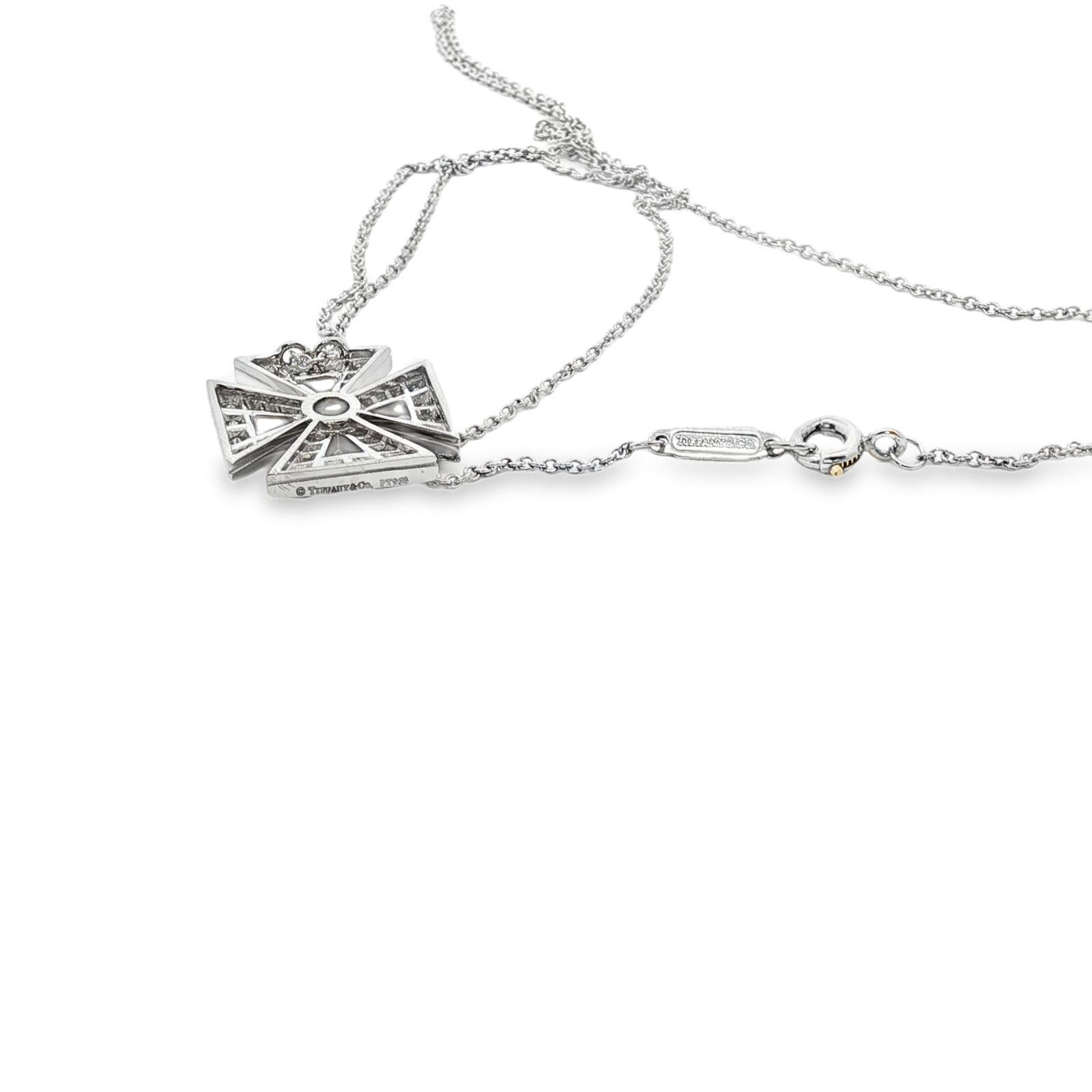 Tiffany & Co. Collana con ciondolo in platino con croce maltese e diamante In condizioni ottime in vendita a Boca Raton, FL