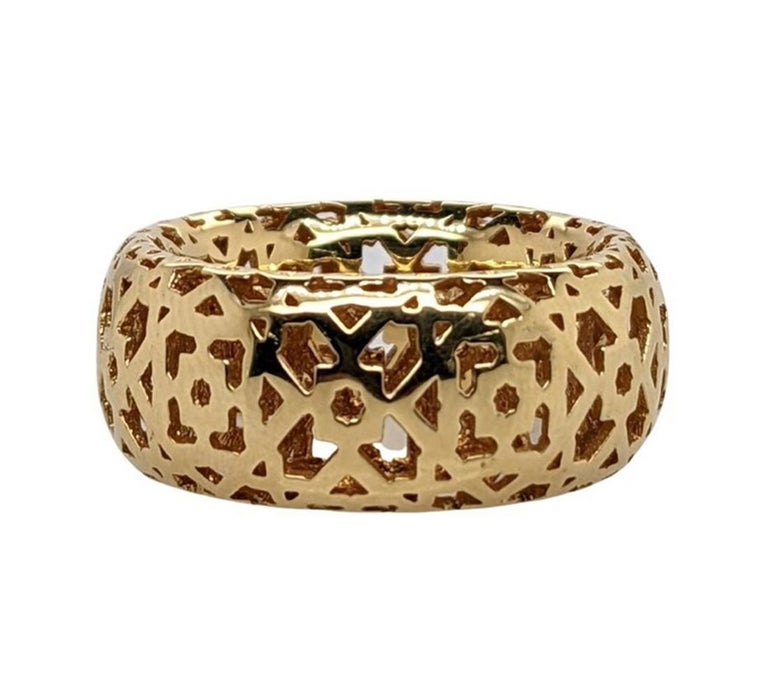 Stunning, brand new Paloma Picasso 18K yellow gold Marrakesh ring in size 4. Beautiful detail inspired by the intriguing patterns of Morocco. Rare and retired ring. Hallmark on inside of band.