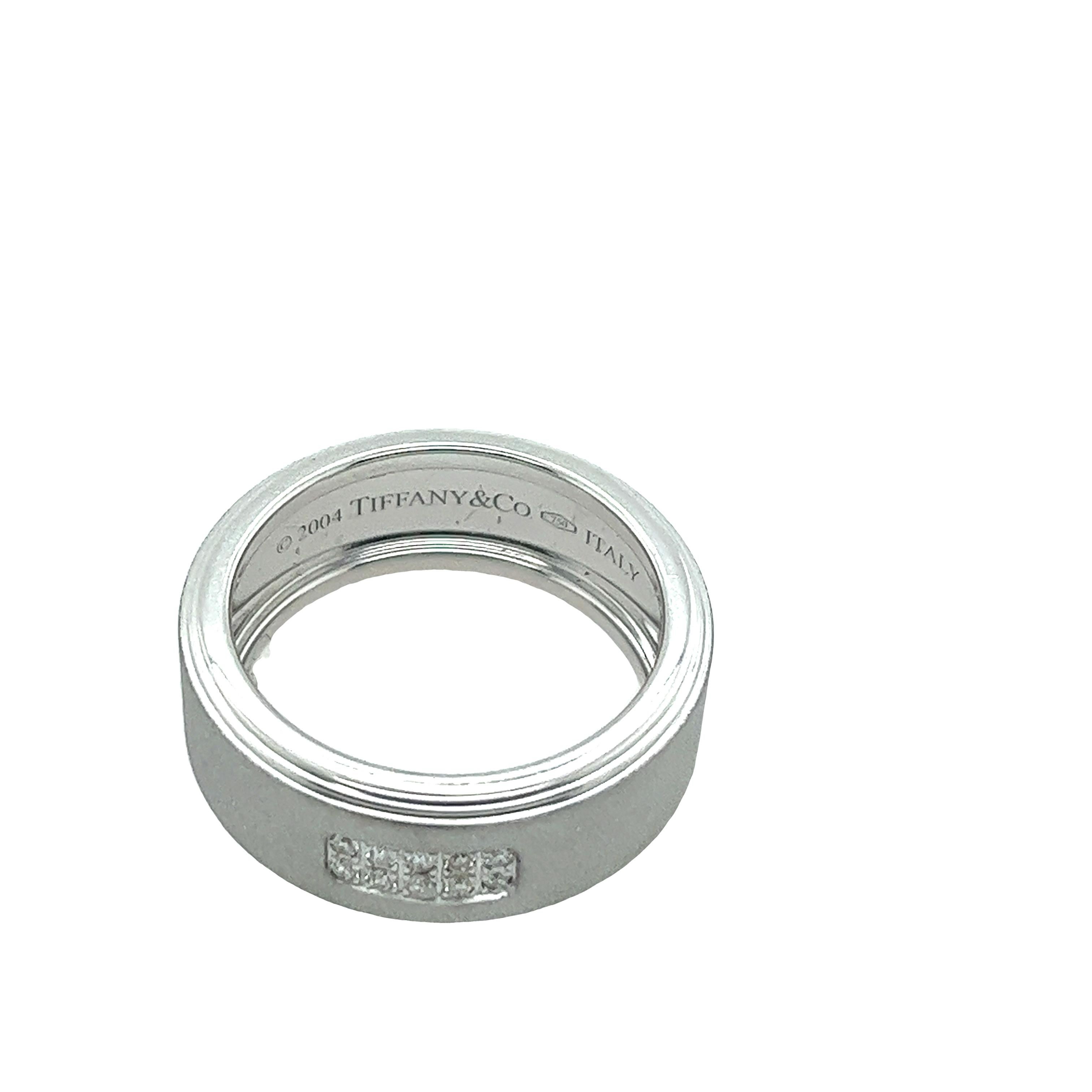 Tiffany & Co. Men's Century 18ct White Gold Ring set with 10 Round Diamonds In Excellent Condition For Sale In London, GB