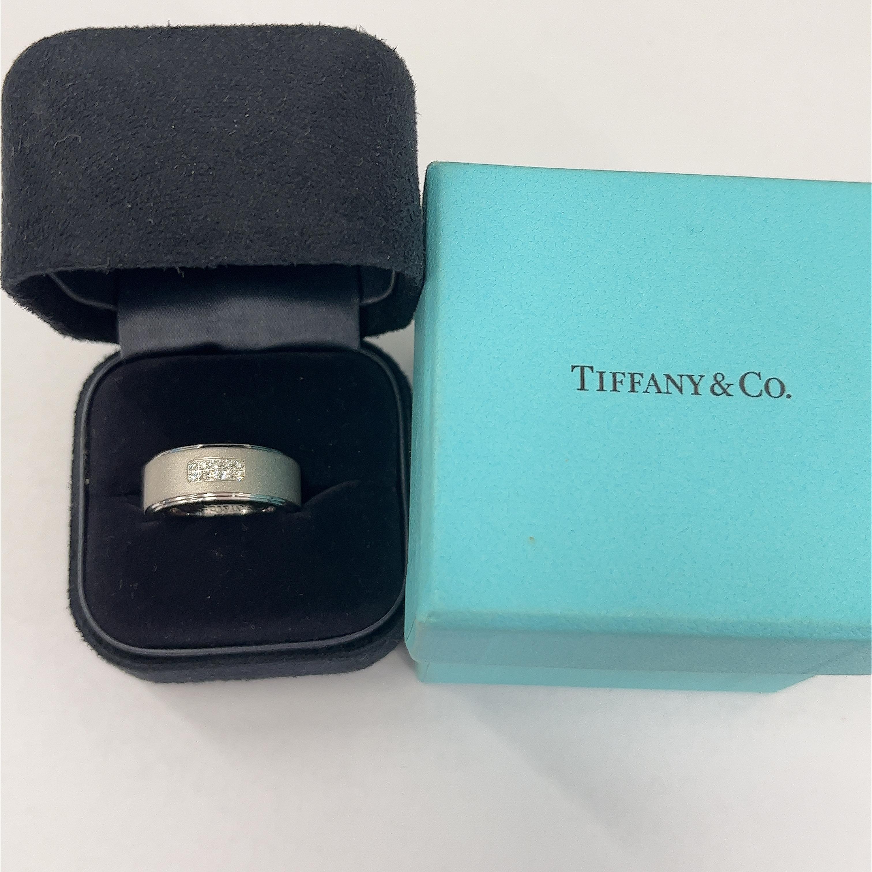 Tiffany & Co. Men's Century 18ct White Gold Ring set with 10 Round Diamonds For Sale 3