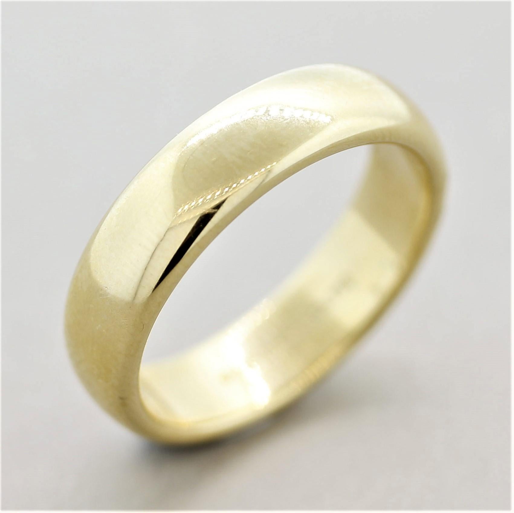 A classic men’s band by famed American jeweler Tiffany & Co. Made in 18k yellow gold with a comfort fit design, this band can be worn all day in comfort!

Ring Size 10.75