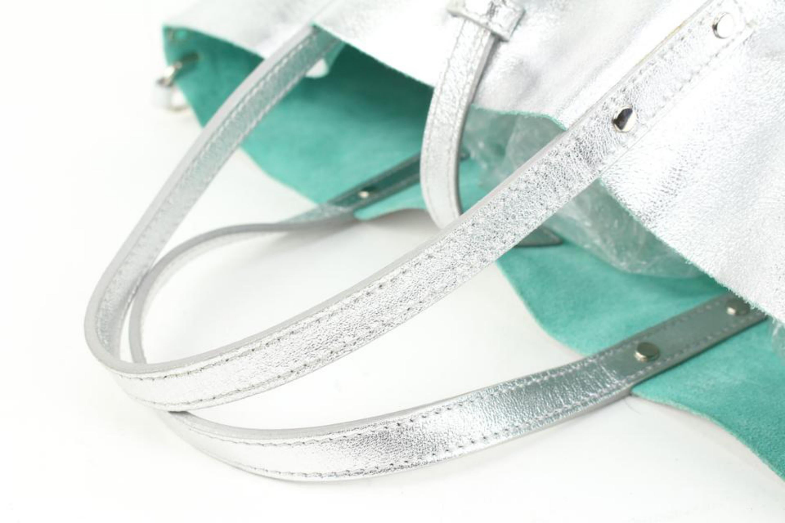 Tiffany & Co. Metallic Silver x Green Reversible Tote with Pouch 44t88 In Good Condition In Dix hills, NY