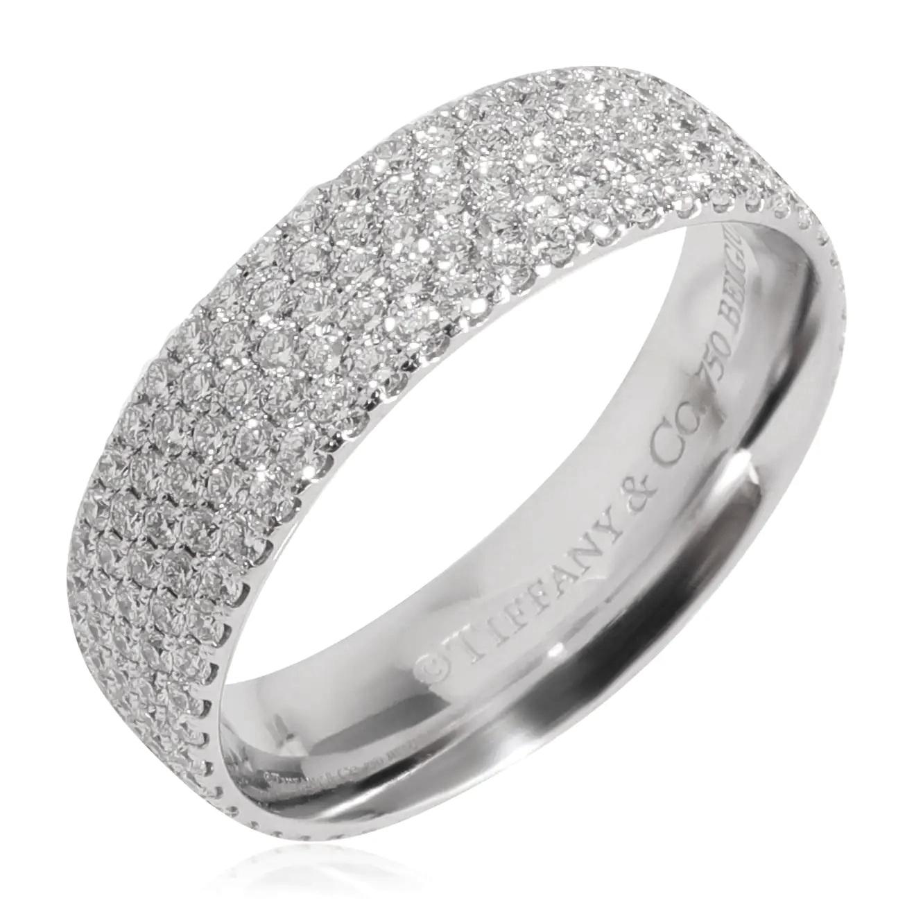 TIFFANY & Co. Metro 18K Weißgold Fünfreihiger Diamantring mit fünf Reihen 5

Metall: 18K Weißgold
Größe: 5
Bandbreite: 5mm
Gewicht: 3.30 Gramm
Diamant: runde Brillanten, Gesamtgewicht 0,90 Karat
Punze: ©TIFFANY&Co. 750 BELGIUM
Wert: