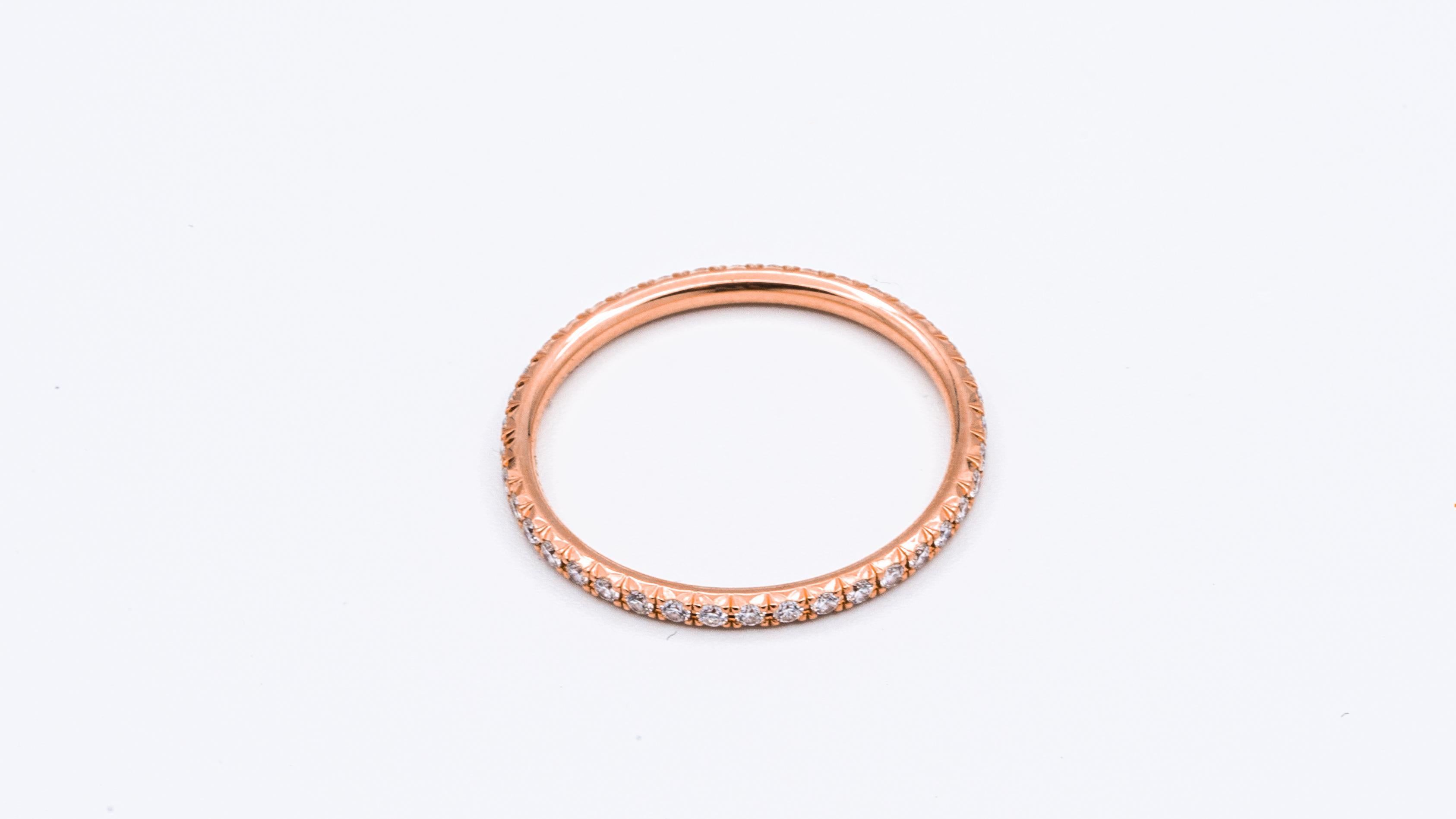 Tiffany & Co. Metro design diamond wedding band finely crafted in 18 Karat rose gold with 40 round brilliant cut diamonds weighing approximately 0.20 carats total weight. F color , VVS clarity 

Stamp: Tiffany & Co. AU 750, BELGIUM
Size: 5

Original
