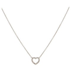 Tiffany & Co. Collier pendentif Metro Heart en or blanc 18k et diamants Mini