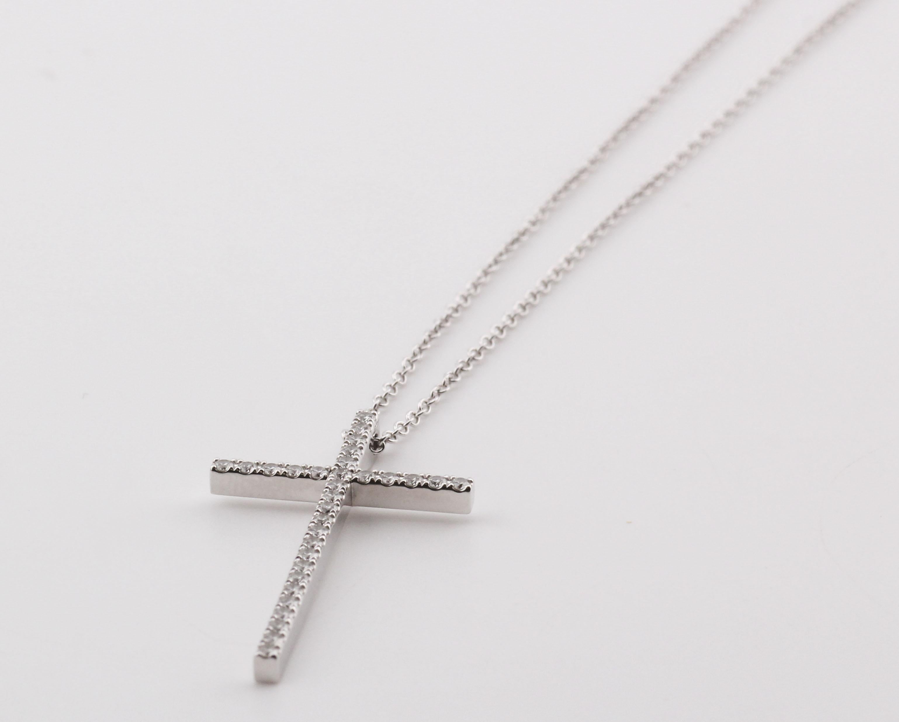 Tiffany & Co. Metro Large Diamond 18K White Gold Cross Pendant Necklace In Good Condition For Sale In Simpsonville, SC