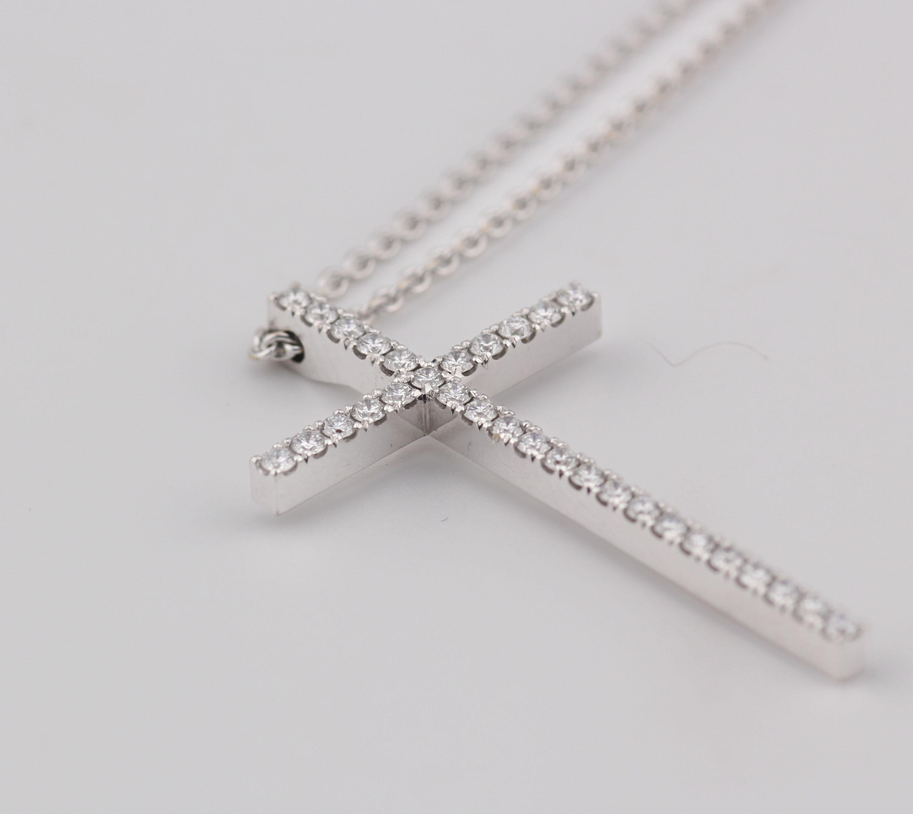 Tiffany & Co. Metro Large Diamond 18K White Gold Cross Pendant Necklace (Collier croix en or blanc 18K) en vente 3