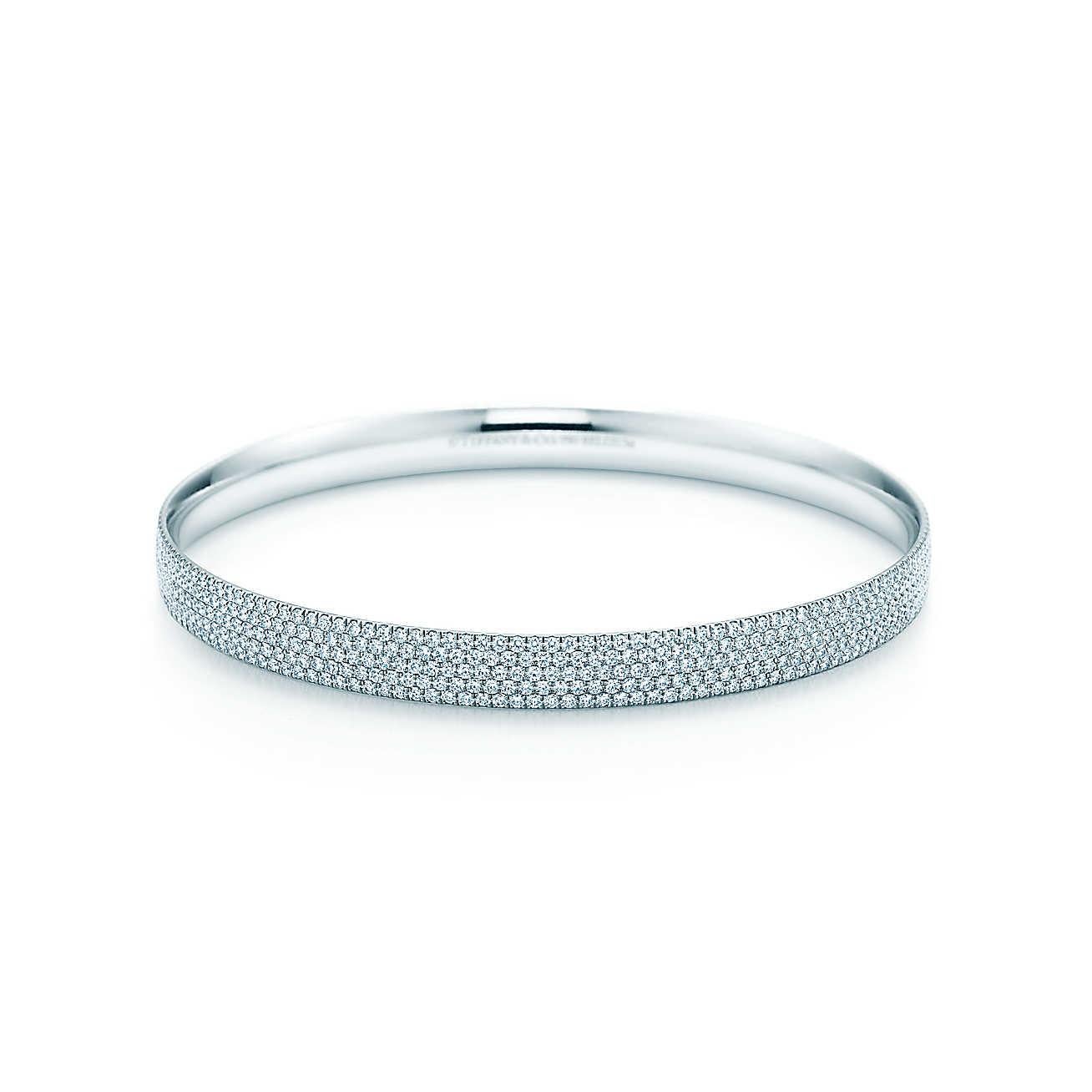 Streamlined and modern, the Tiffany Metro collection twinkles like a nighttime city skyline. Rows of diamonds effortlessly enhance this striking bangle.
Exceptional elegance, aesthetic sophistication and exquisite craftsmanship meet in this
