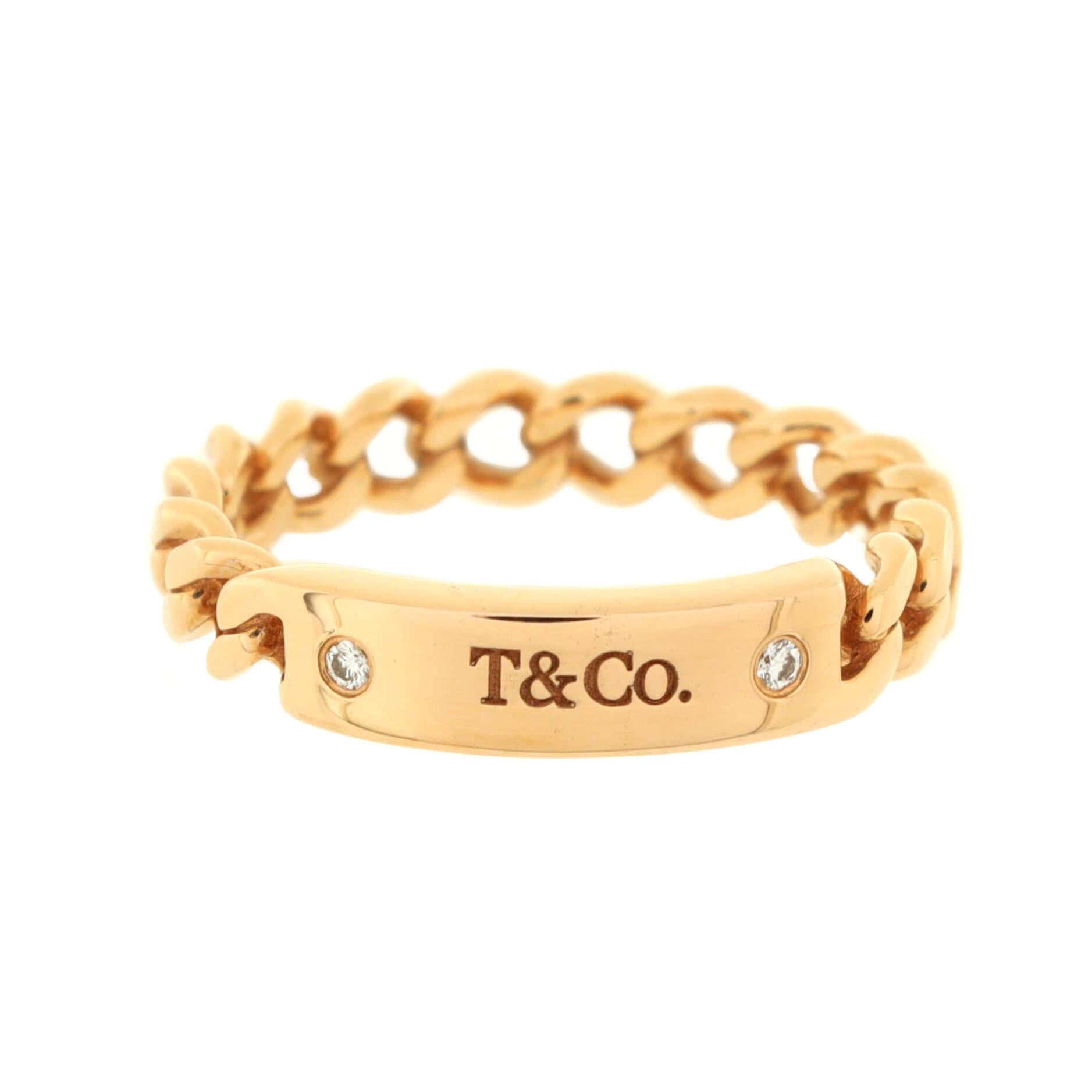 Zustand: Großartig. Leichte Abnutzung.
Zubehör: Kein Zubehör
Abmessungen: Größe: 5, Breite: 3,90 mm
Designer: Tiffany & Co.
Modell: Micro Link ID Kette Ring 18K Rose Gold mit Diamanten
Außenfarbe: Rose Gold
Artikel Nummer: 214403/12