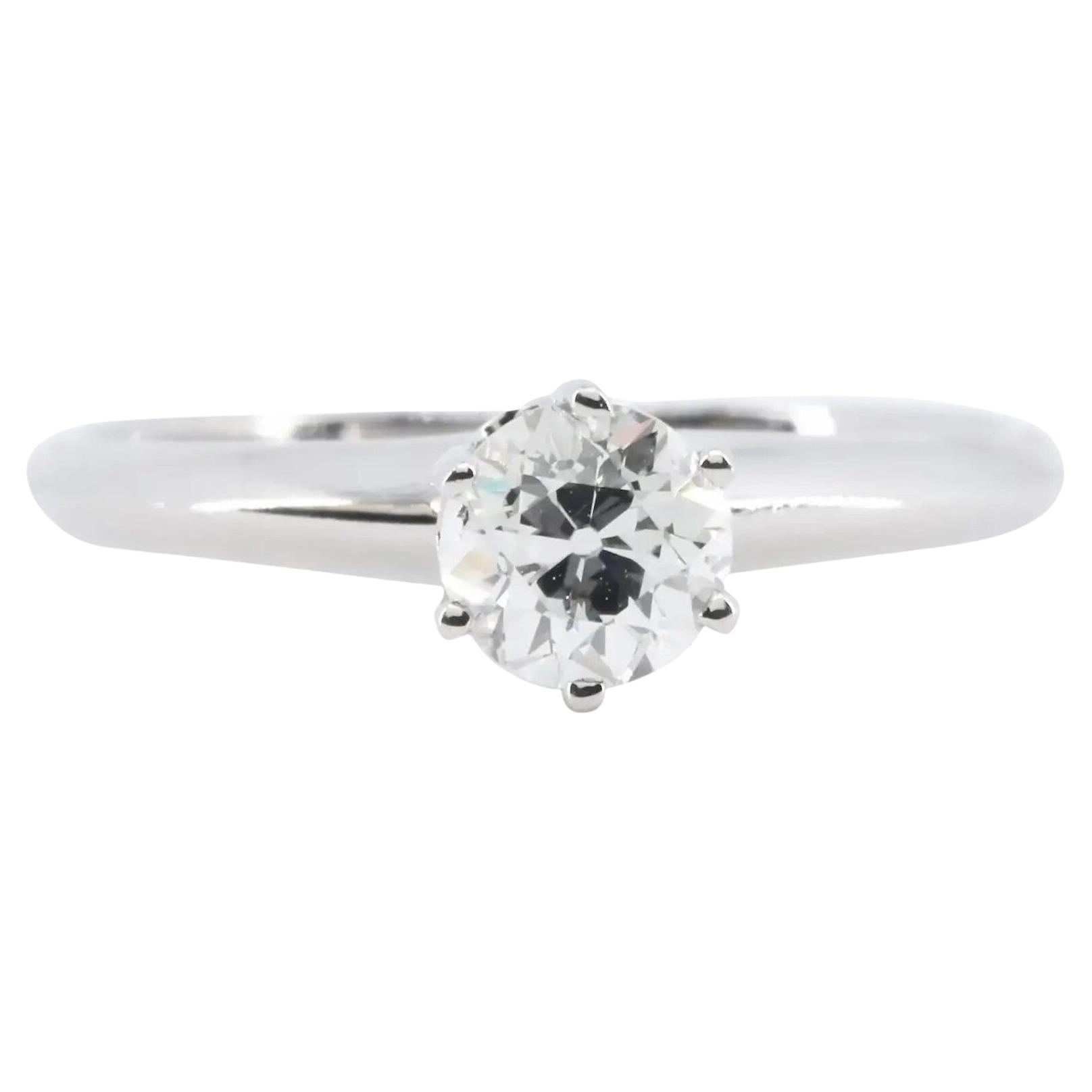 Tiffany & Co Bague de fiançailles solitaire en platine avec diamants de 0,47 carat, milieu du siècle dernier en vente