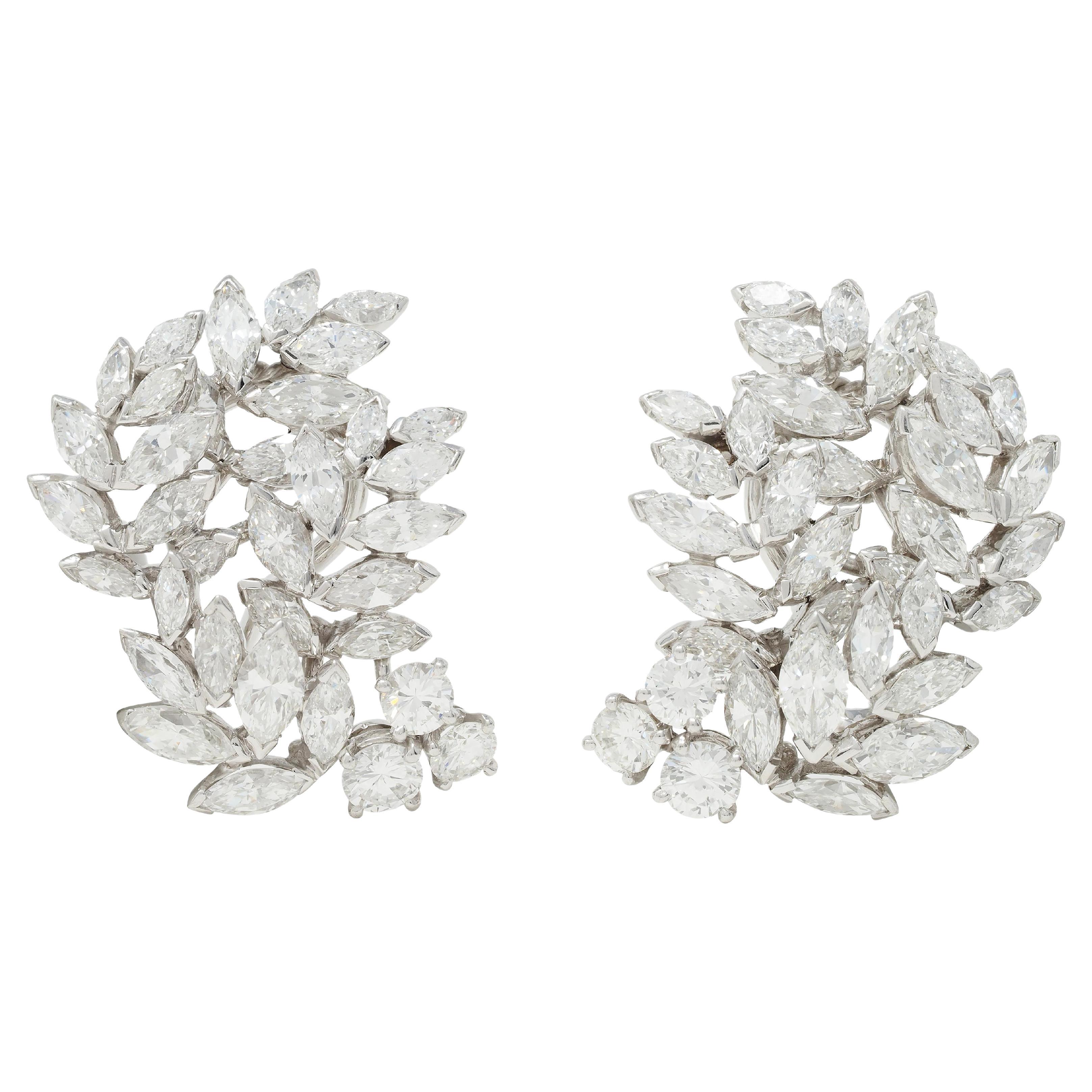 Tiffany & Co. Boucles d'oreilles du milieu du siècle en platine avec 4,14 diamants CTW et une gerbe de feuillage