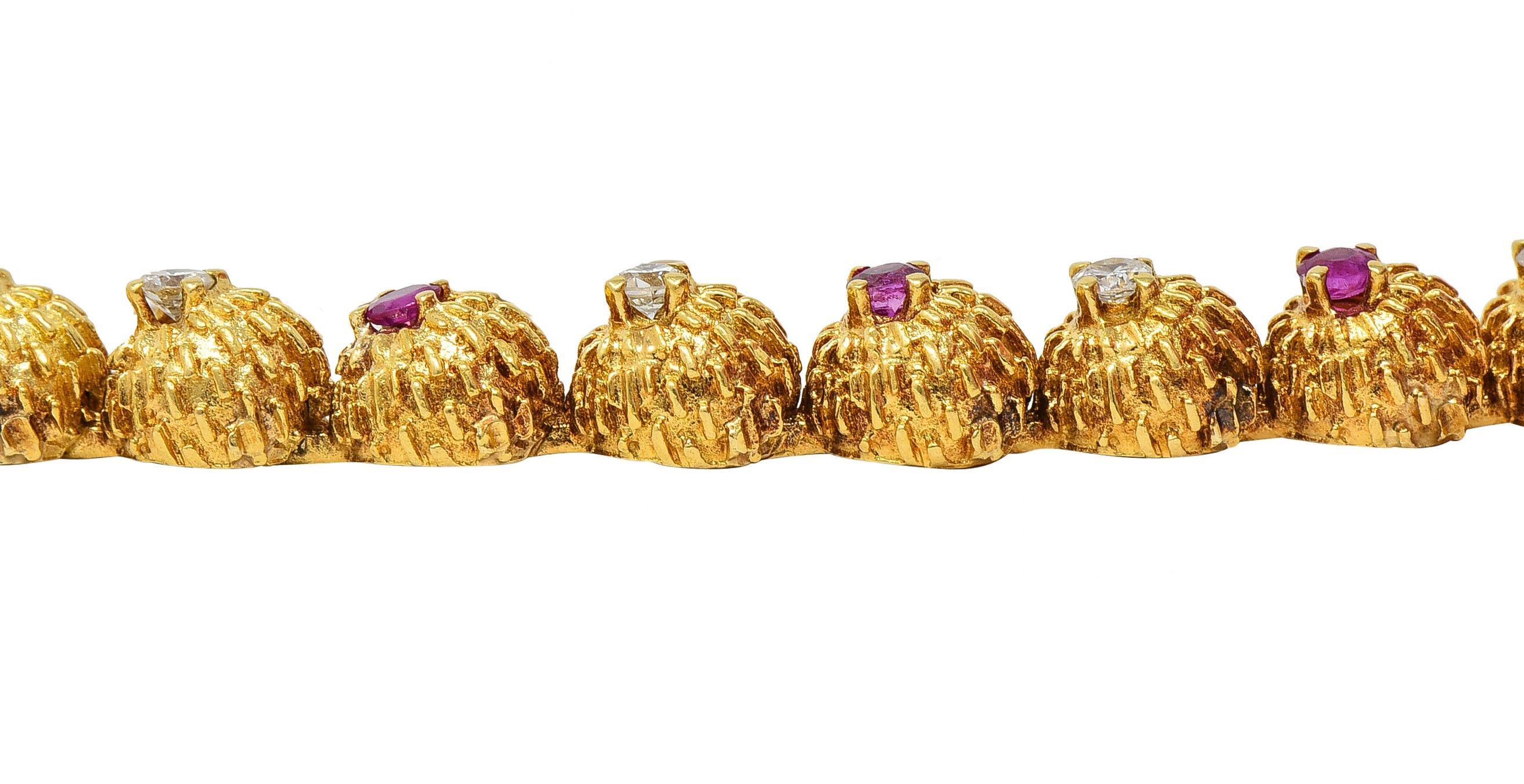 Tiffany & Co. Cactus-Armband aus 18 Karat Gold mit Diamanten und Rubinen aus der Mitte des Jahrhunderts im Angebot 2