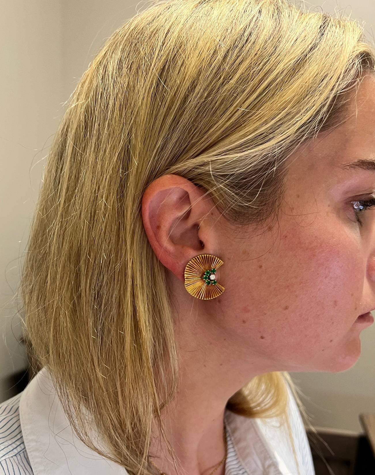 Tiffany & Co. Fächerohrringe aus der Jahrhundertmitte George Schuler Smaragd & Diamant 18K Gold im Zustand „Hervorragend“ im Angebot in  Baltimore, MD