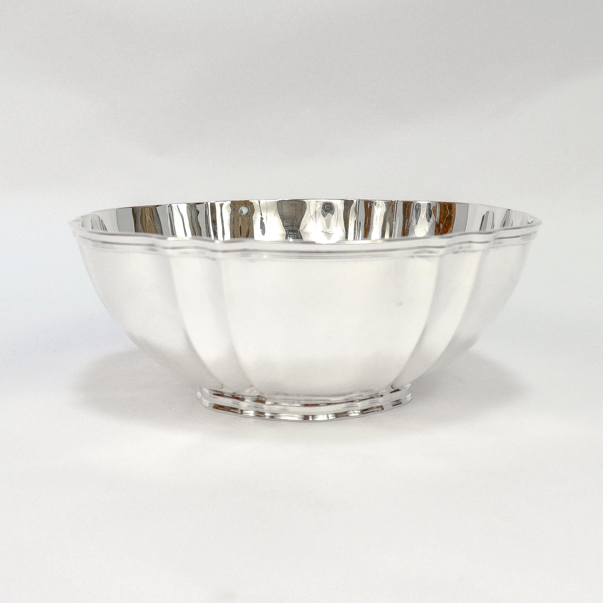 Tiffany & Co. Moderne Sterling Silber Obstschale aus der Jahrhundertmitte (amerikanisch) im Angebot