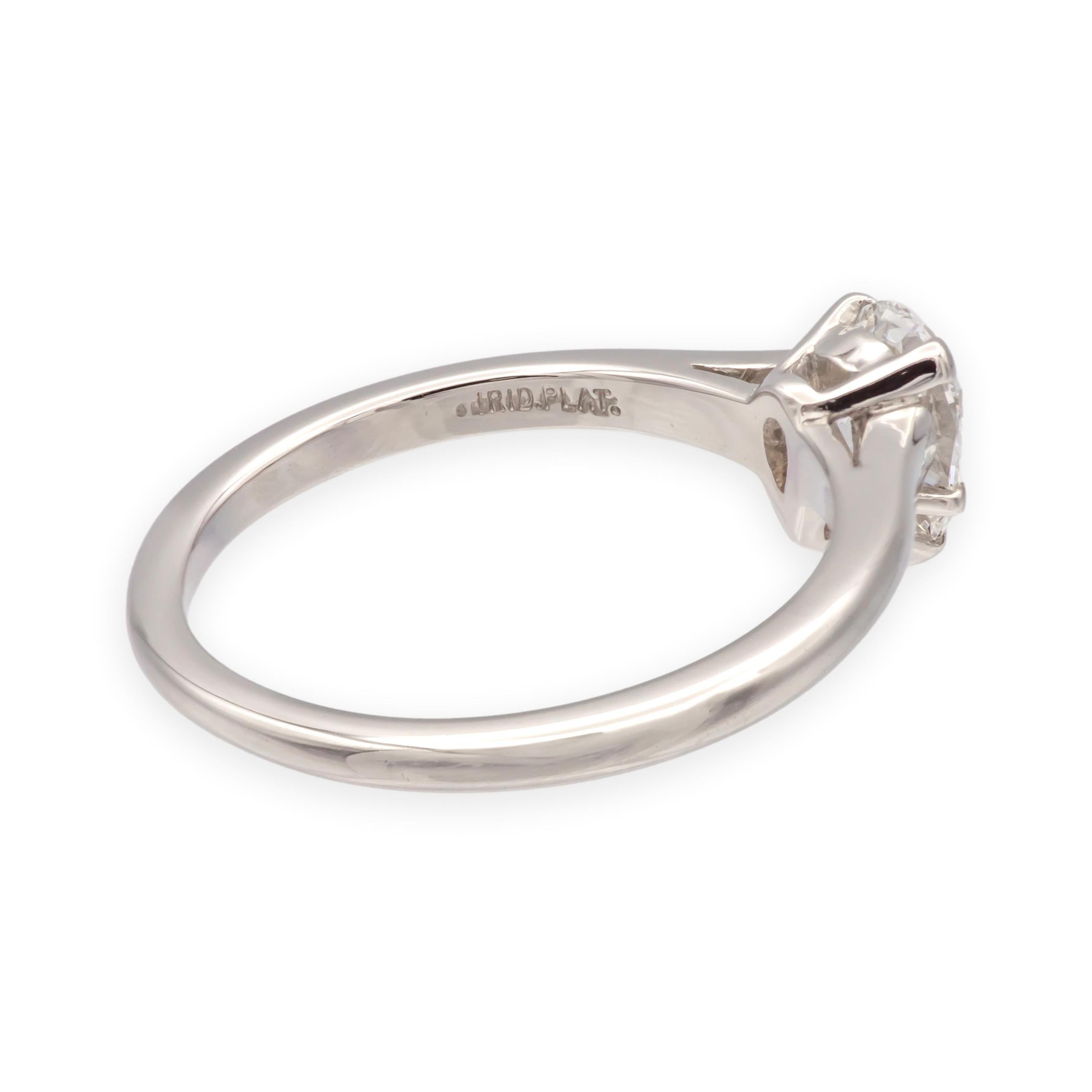 Taglio a goccia Tiffany & Co. Anello di fidanzamento in platino di metà secolo con diamante a forma di pera da 0,54 carati in vendita