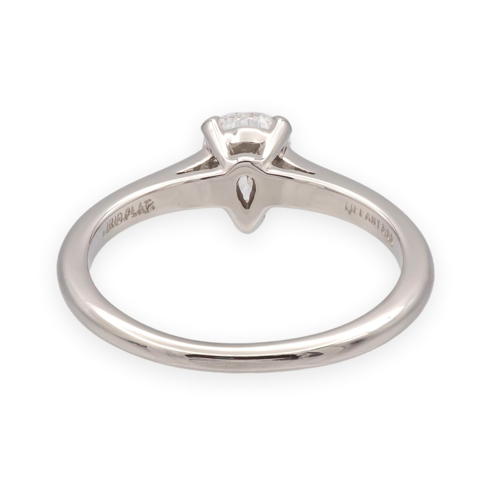 Tiffany & Co. Anello di fidanzamento in platino di metà secolo con diamante a forma di pera da 0,54 carati In condizioni buone in vendita a New York, NY